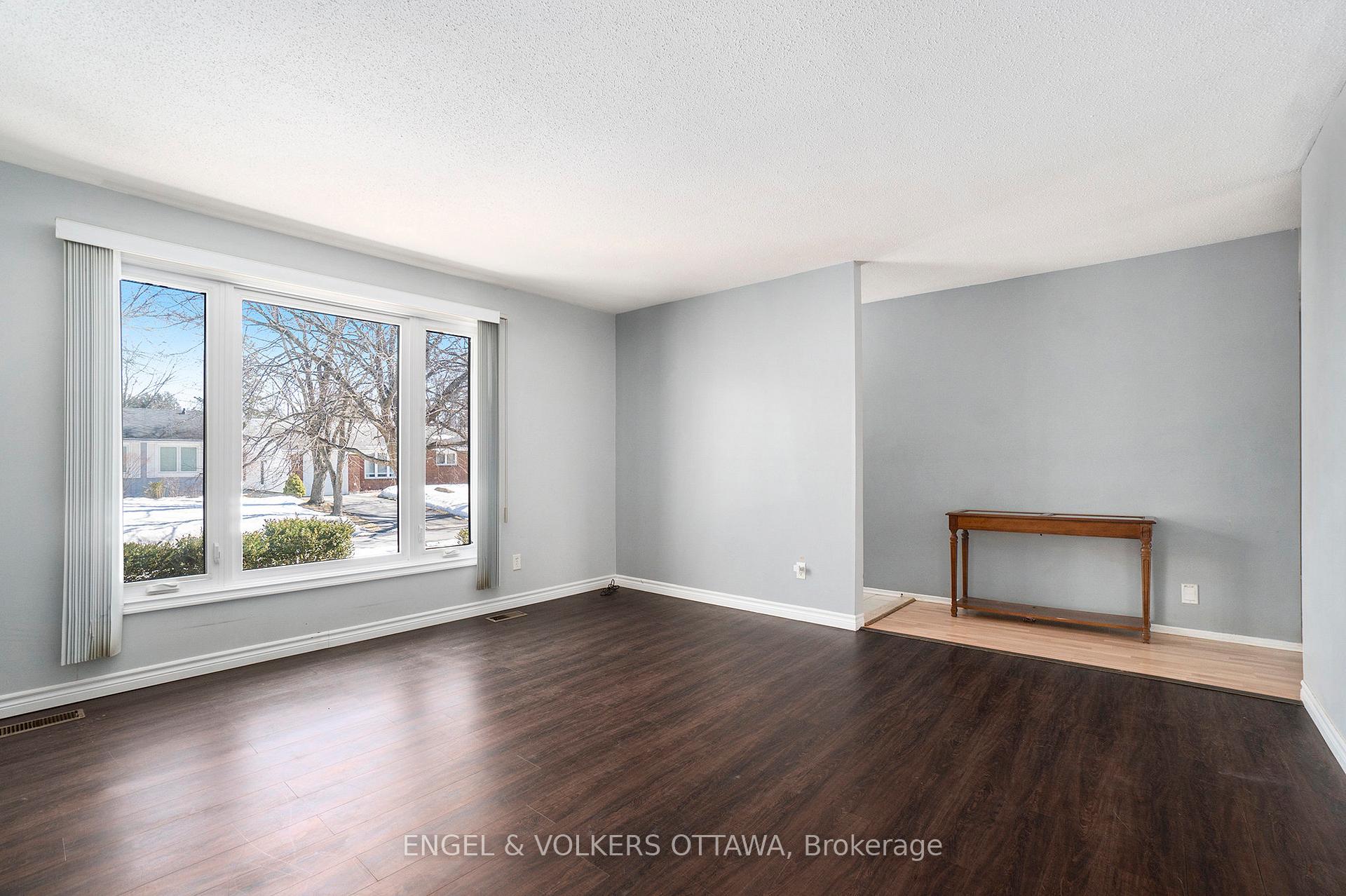 Photo 6 of 1266 Alloway Crescent, Ottawa, Carson Meadows — HOMEH
