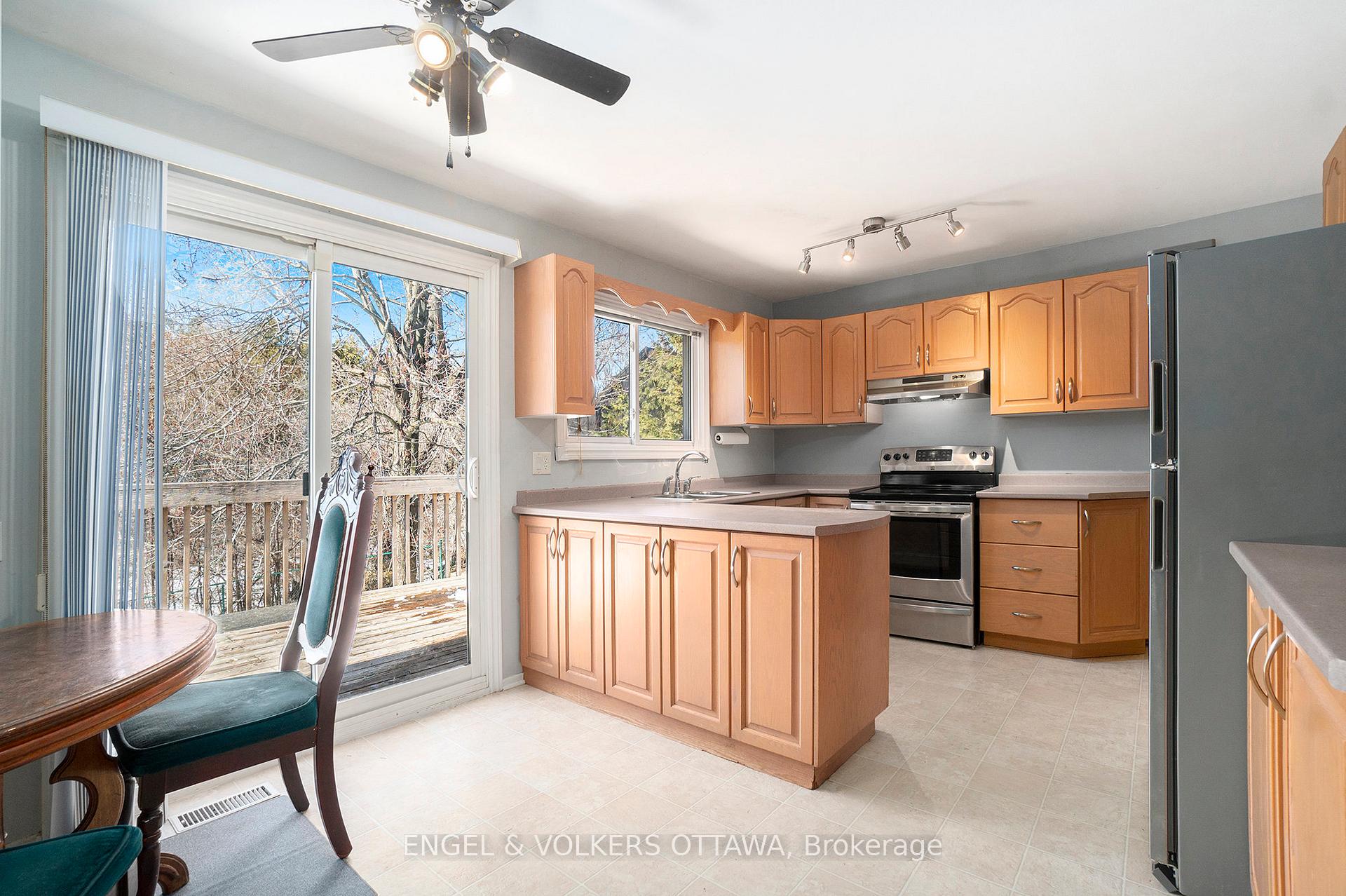 Photo 8 of 1266 Alloway Crescent, Ottawa, Carson Meadows — HOMEH