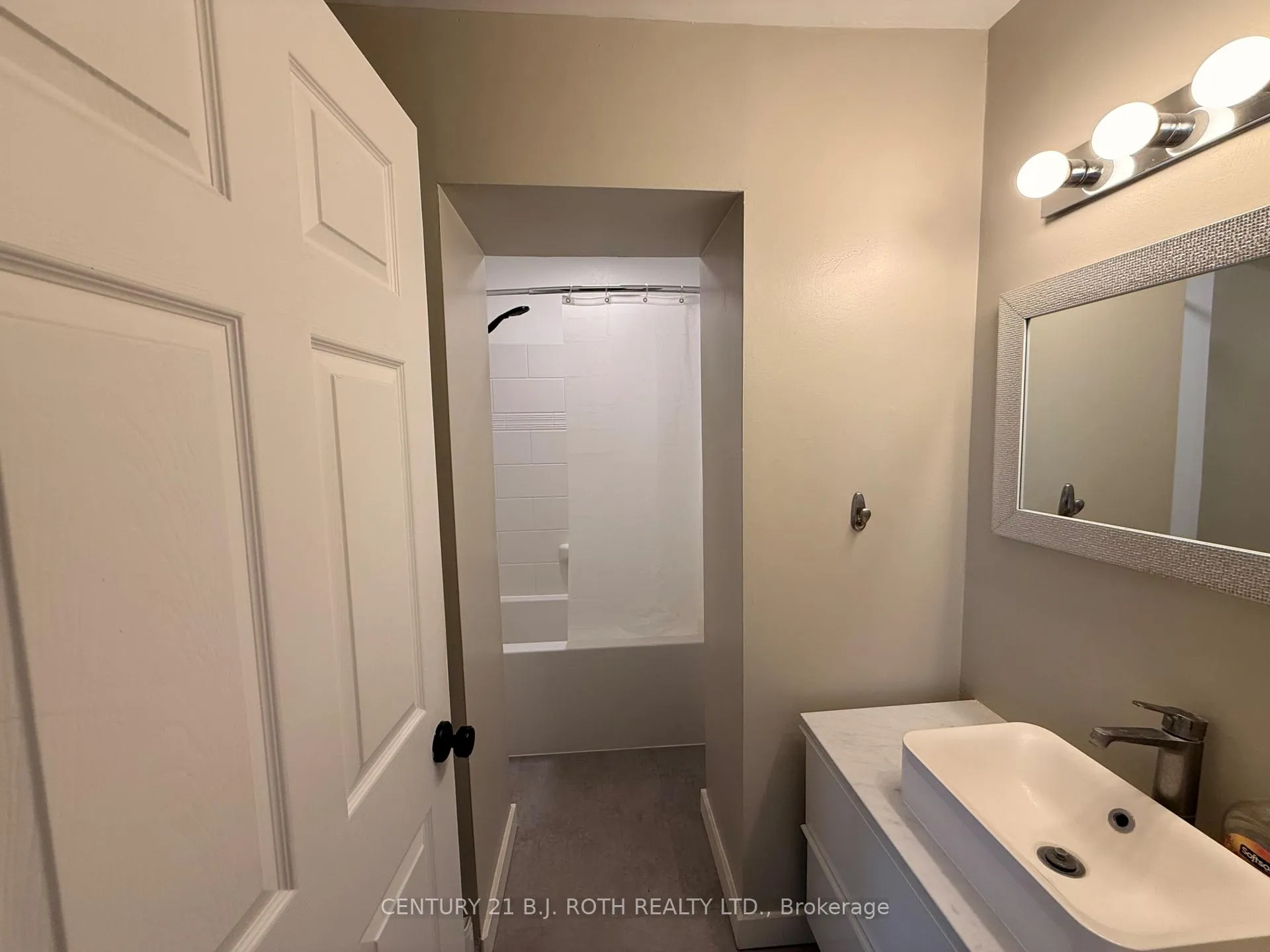 Photo 5 of Unit Back unit, 109 Toronto Street, Barrie, City Centre — HOMEH