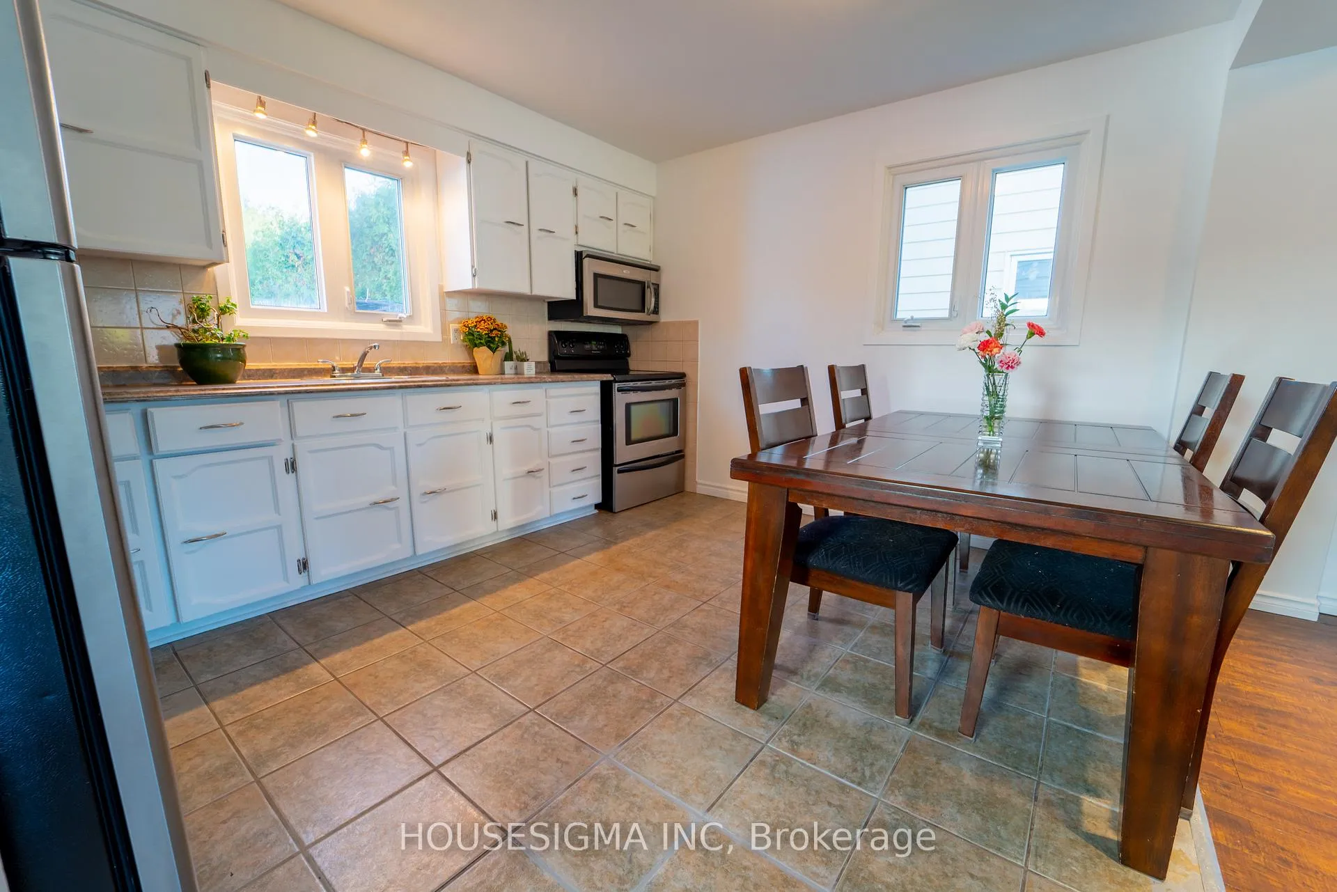 Photo 9 of 1767 Bonaventure Terrace, Ottawa, Convent Glen South — HOMEH