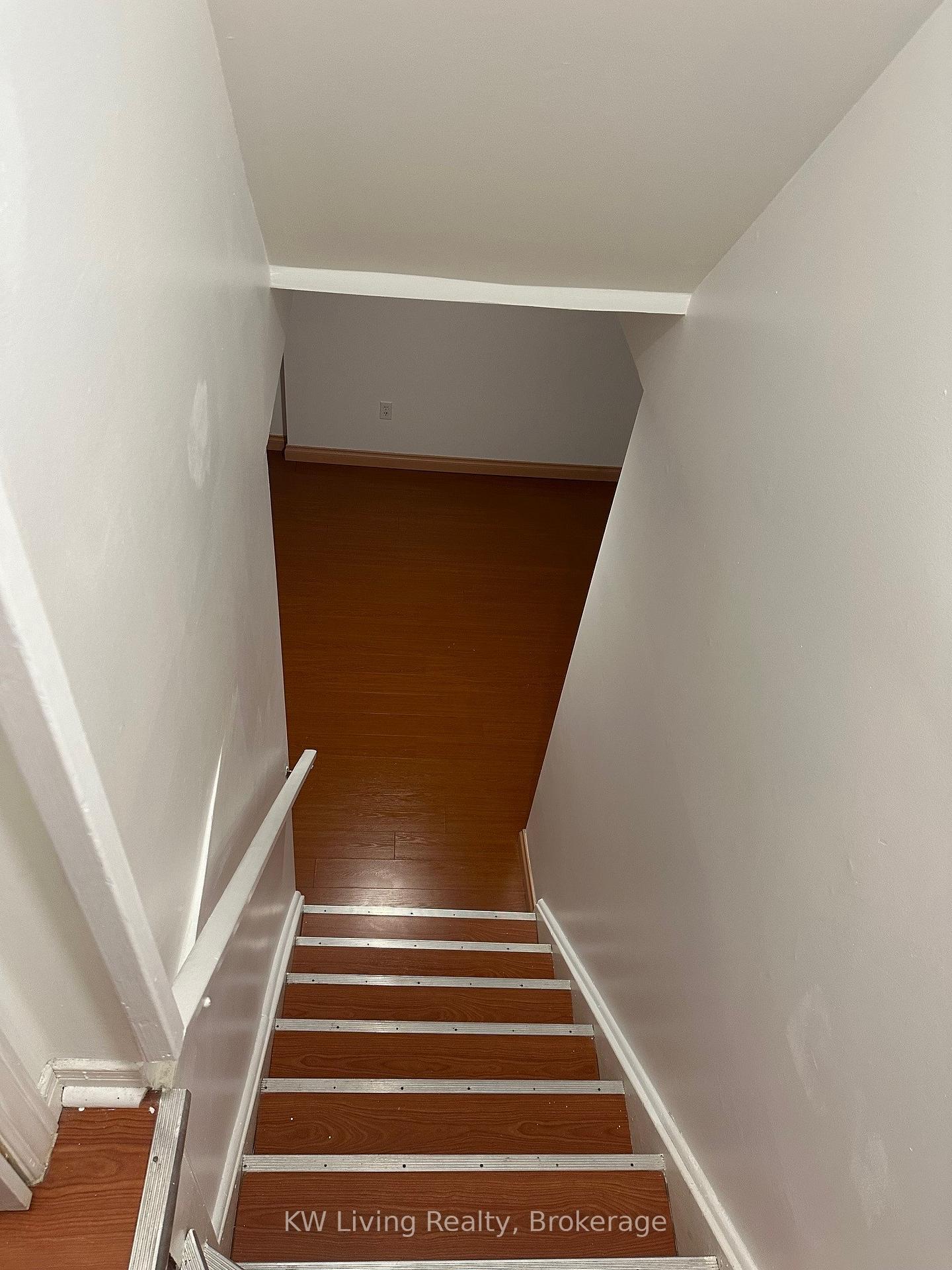 Photo 4 of Unit Lower, 562 Skinner Avenue, Newmarket, Stonehaven-Wyndham — HOMEH