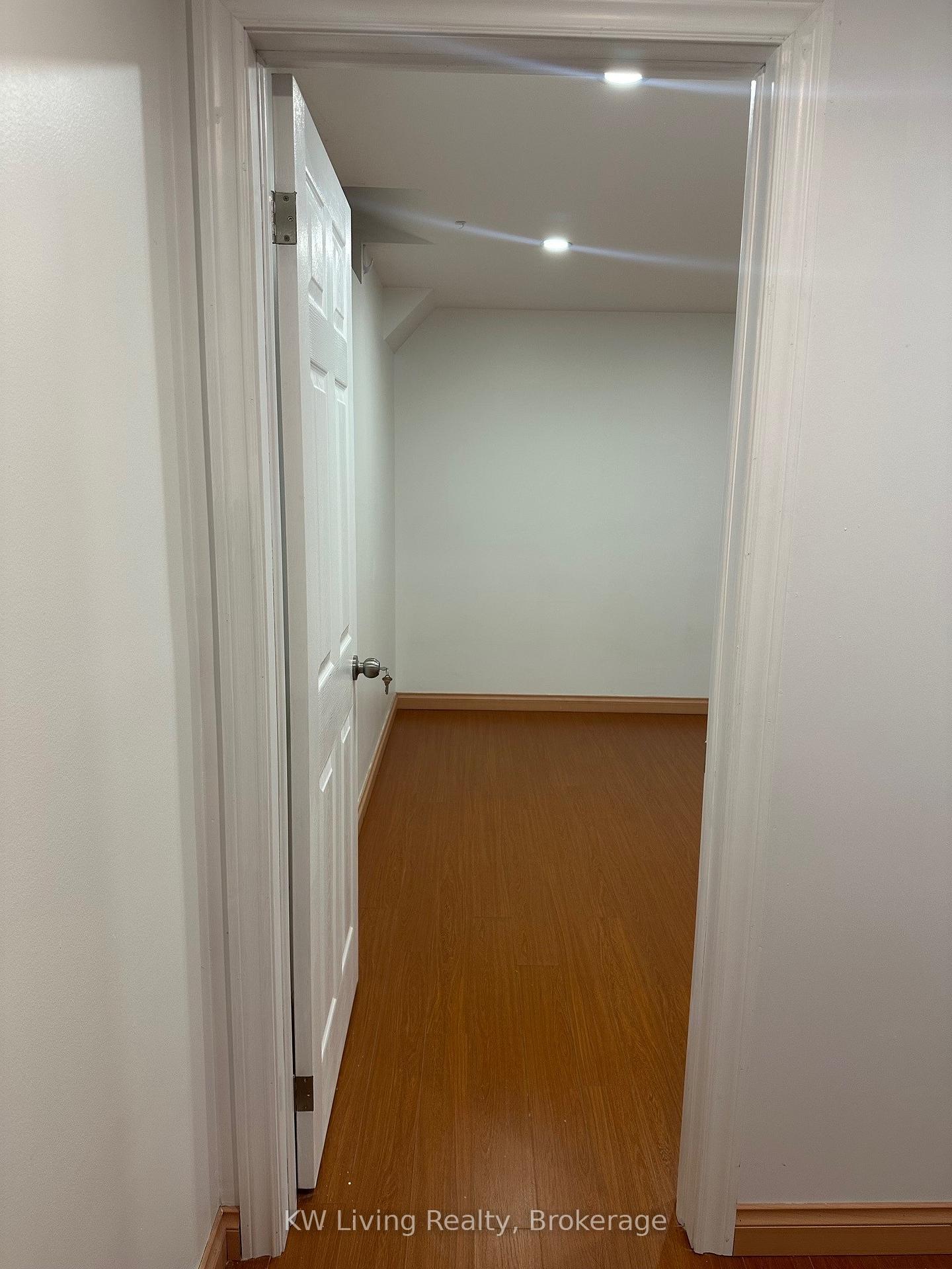 Photo 10 of Unit Lower, 562 Skinner Avenue, Newmarket, Stonehaven-Wyndham — HOMEH