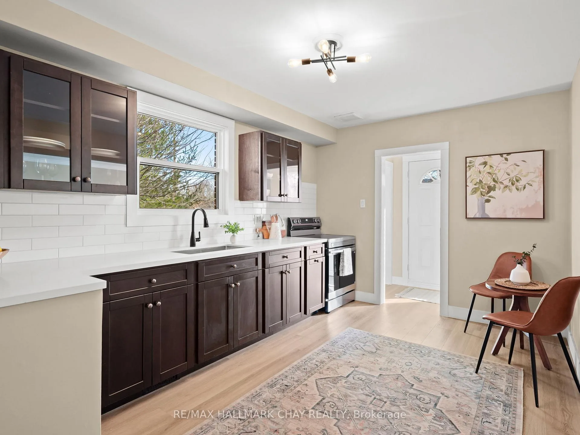 Photo 7 of 160 Nelson Street E, New Tecumseth, Alliston — HOMEH