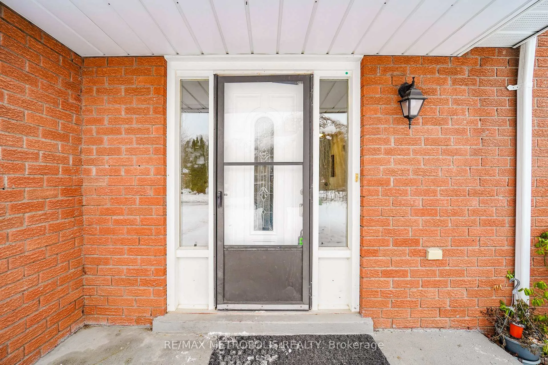 Photo 8 of 332 Nina Court, Oshawa, Eastdale — HOMEH