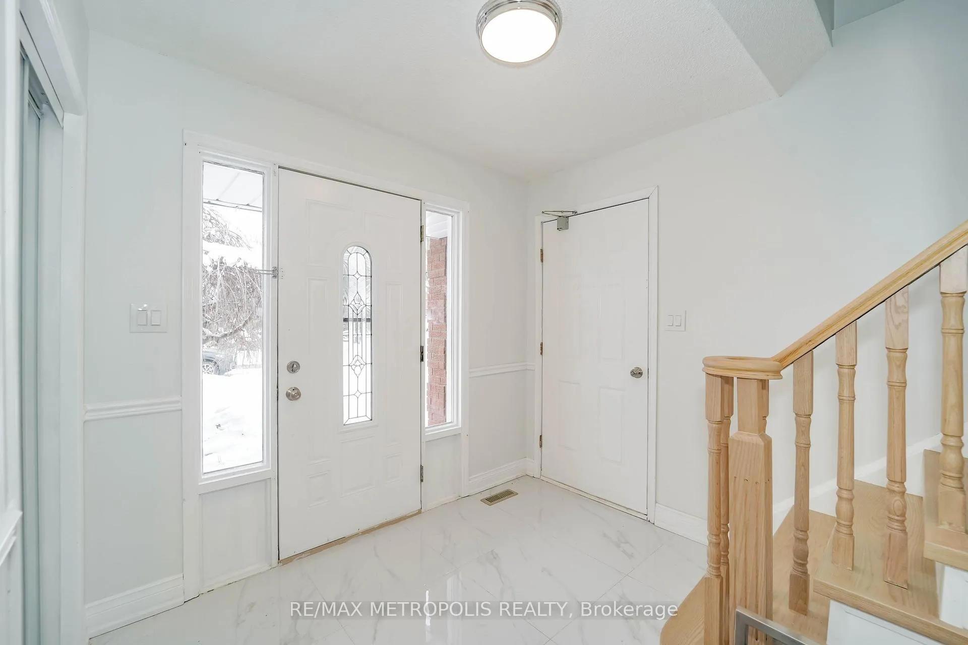 Photo 9 of 332 Nina Court, Oshawa, Eastdale — HOMEH