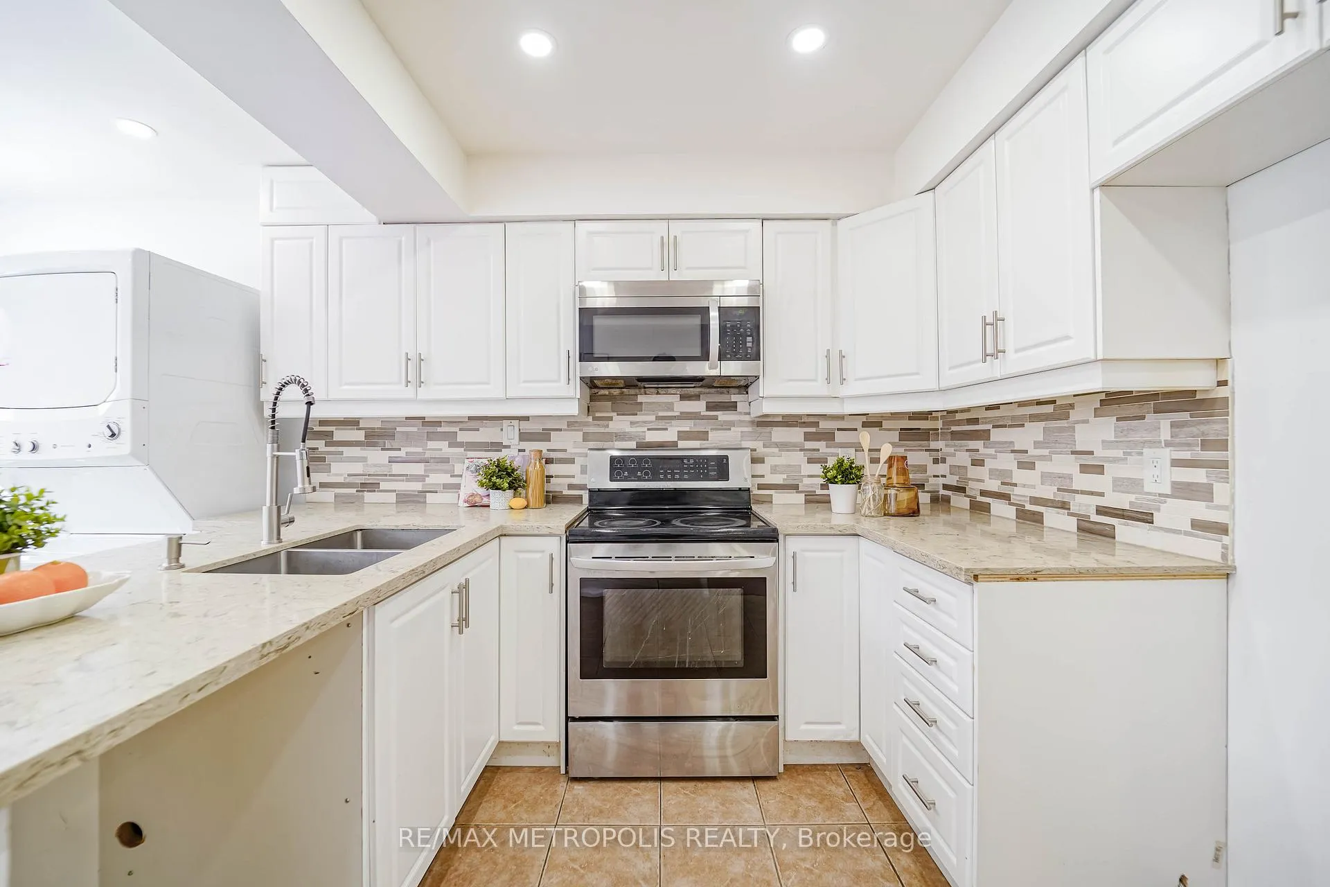 Photo 17 of 332 Nina Court, Oshawa, Eastdale — HOMEH