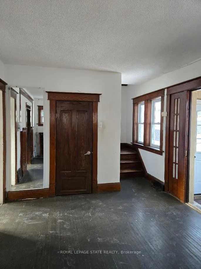 Photo 5 of 4352 Otter Street, Niagara Falls, Downtown — HOMEH