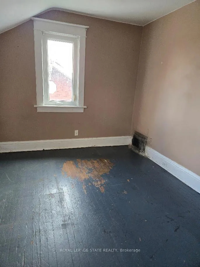 Photo 16 of 4352 Otter Street, Niagara Falls, Downtown — HOMEH