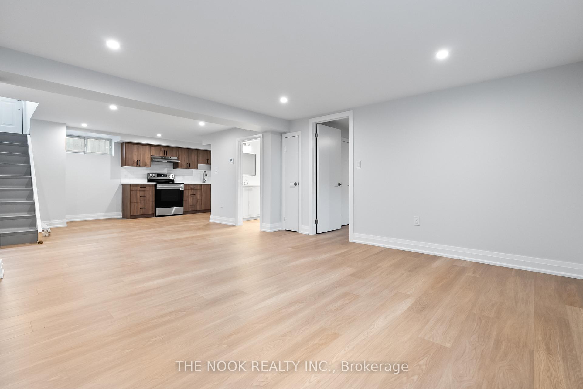 Photo 5 of 525 Larry Avenue, Oshawa, Samac — HOMEH