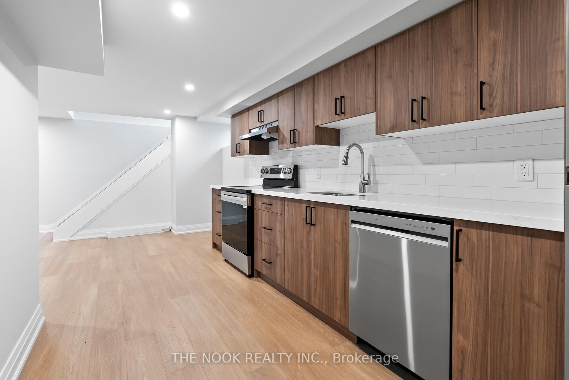 Photo 8 of 525 Larry Avenue, Oshawa, Samac — HOMEH