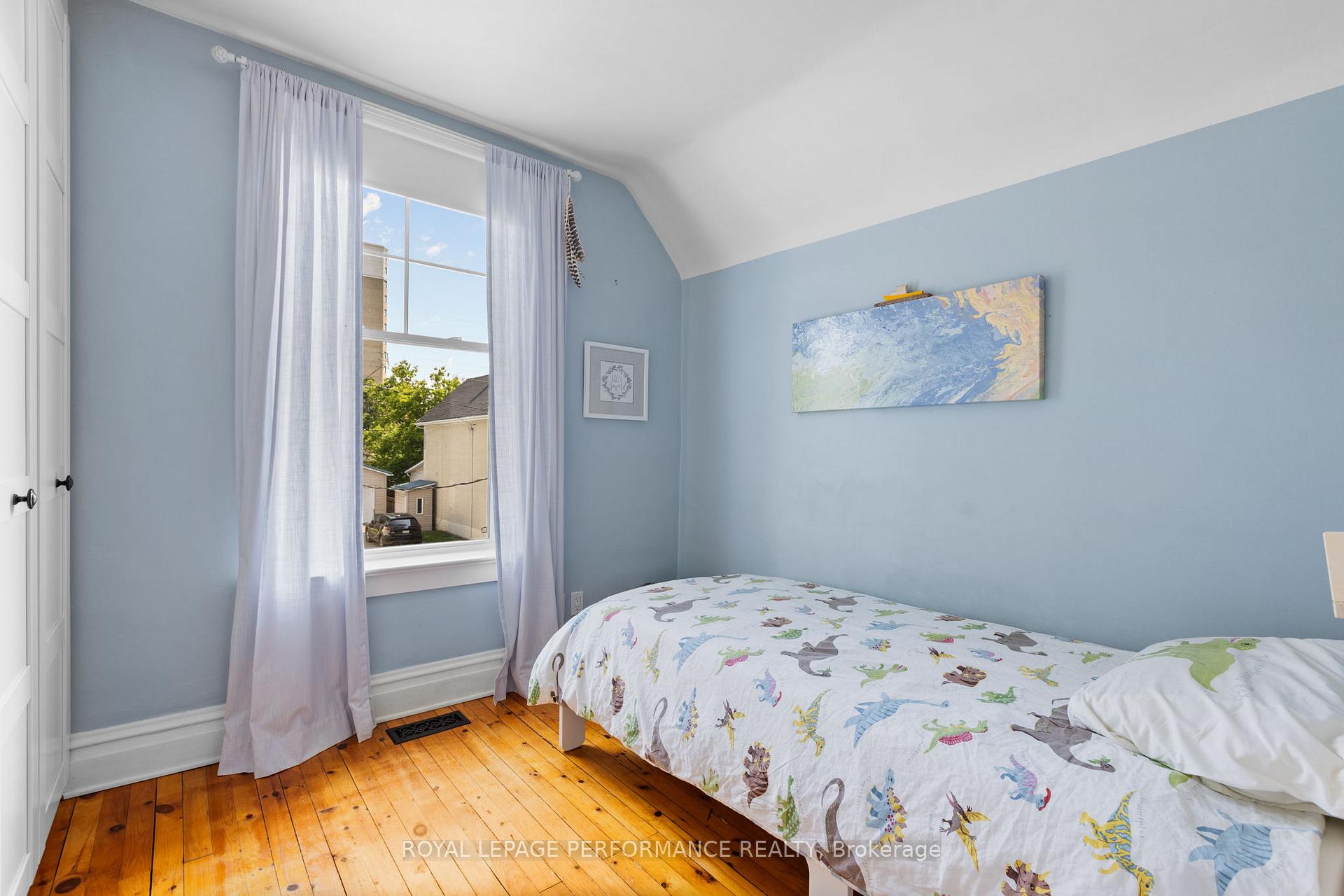 Photo 19 of 79 Queen Mary Street, Ottawa, Overbrook/Castle Heights — HOMEH