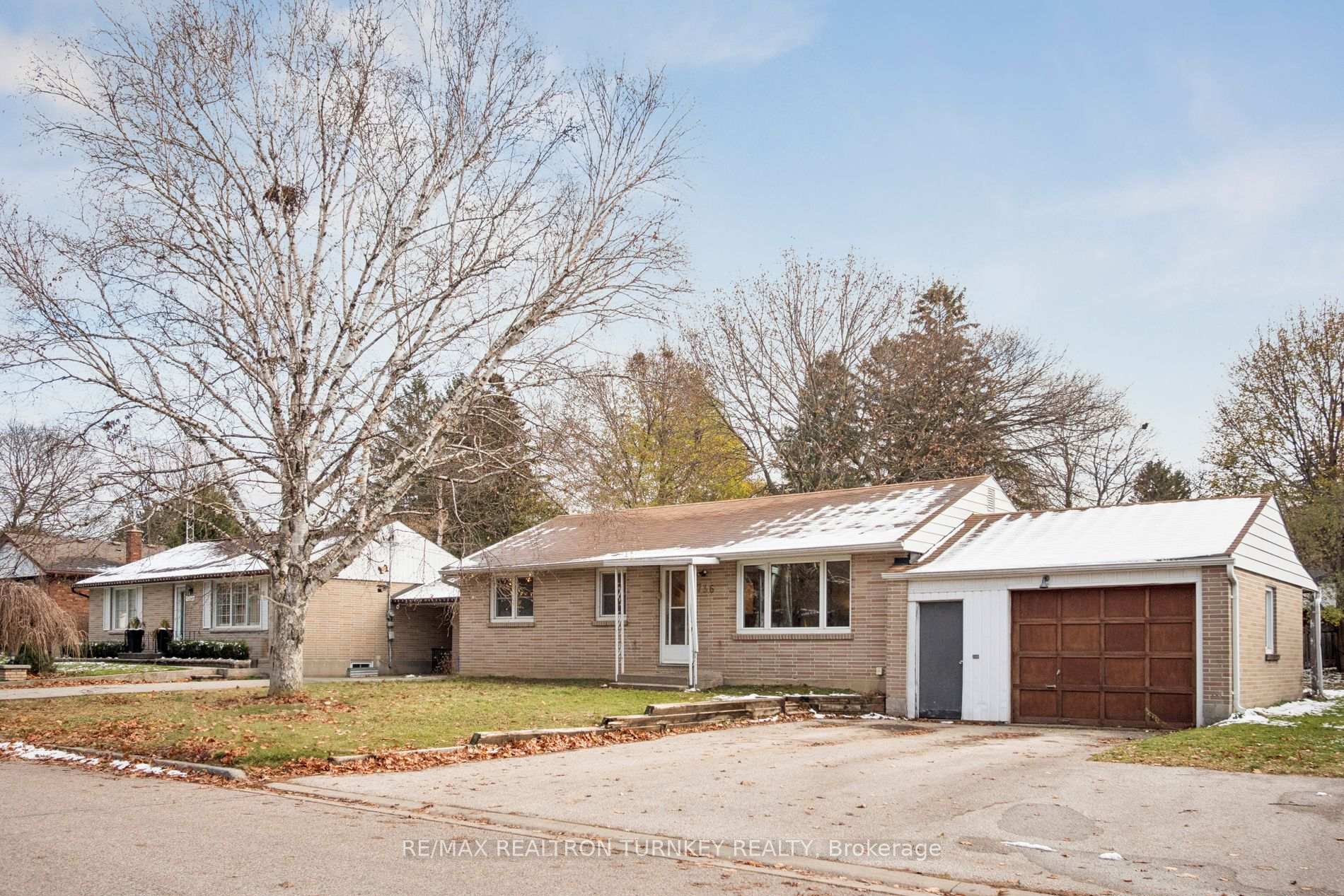 Photo 2 of 736 Grace Street, Newmarket, Gorham-College Manor — HOMEH