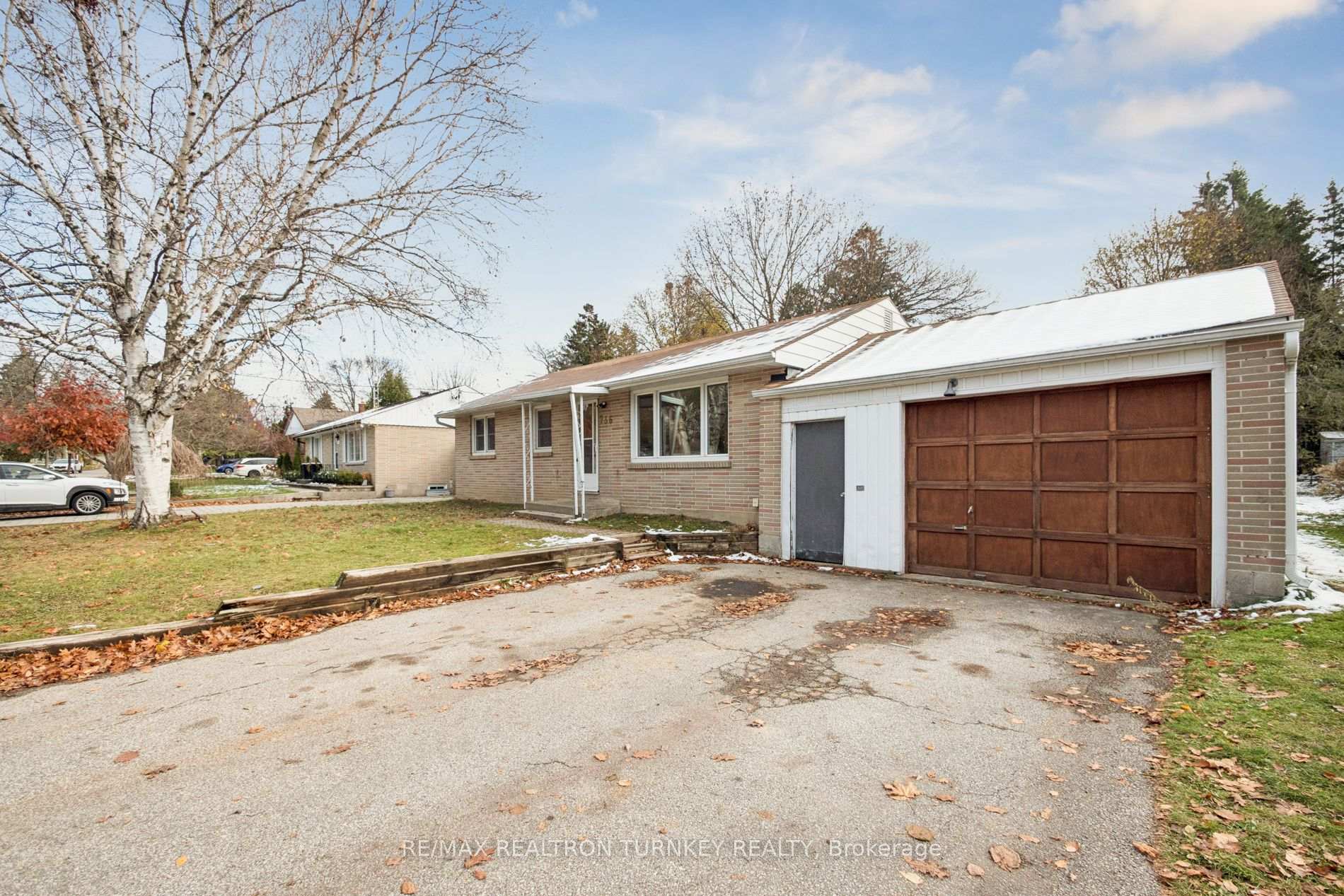 Photo 5 of 736 Grace Street, Newmarket, Gorham-College Manor — HOMEH