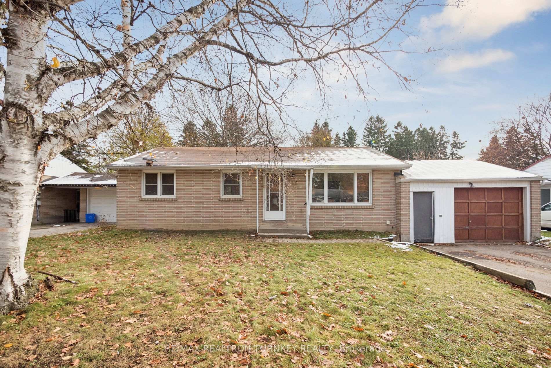 Photo 6 of 736 Grace Street, Newmarket, Gorham-College Manor — HOMEH
