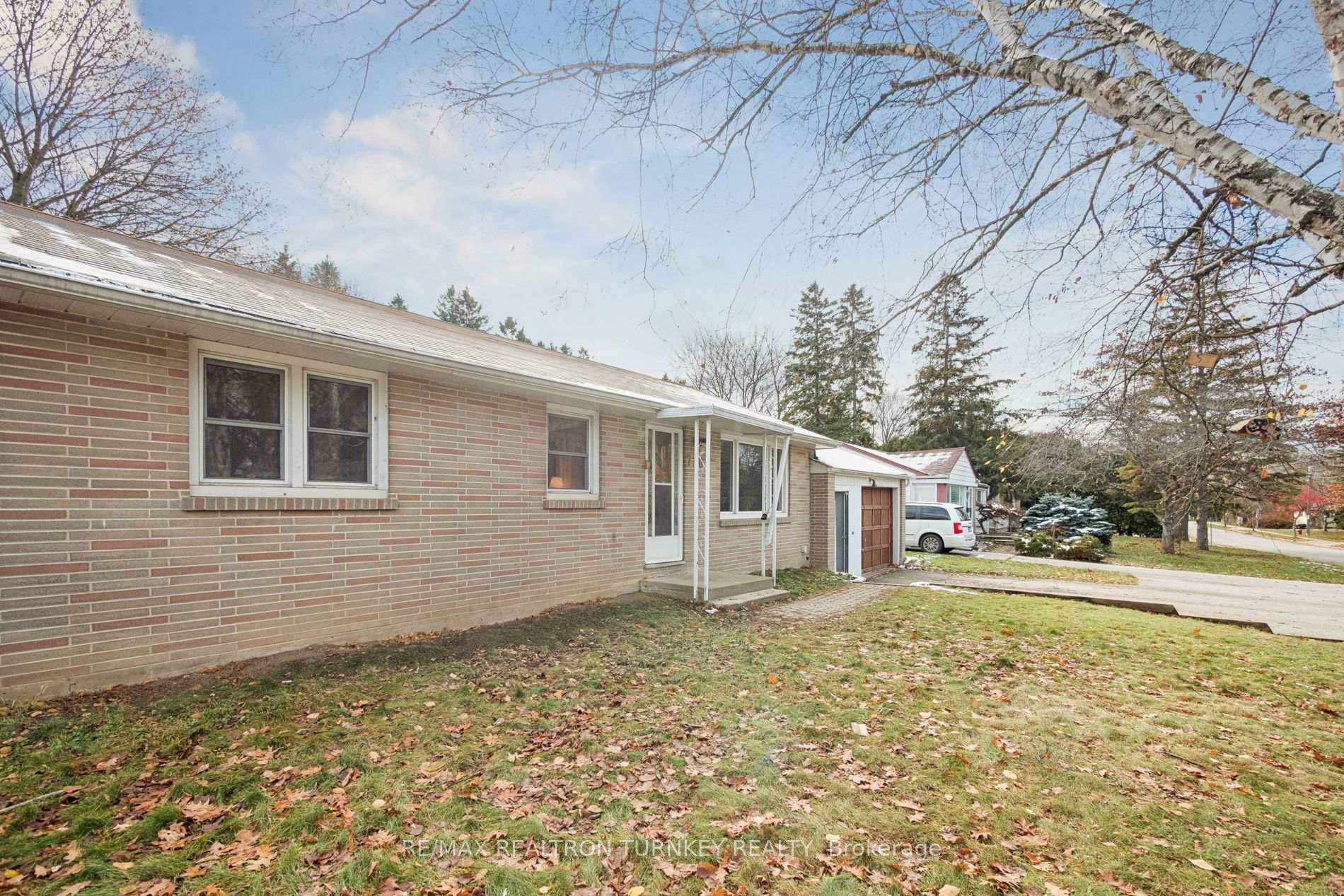 Photo 7 of 736 Grace Street, Newmarket, Gorham-College Manor — HOMEH