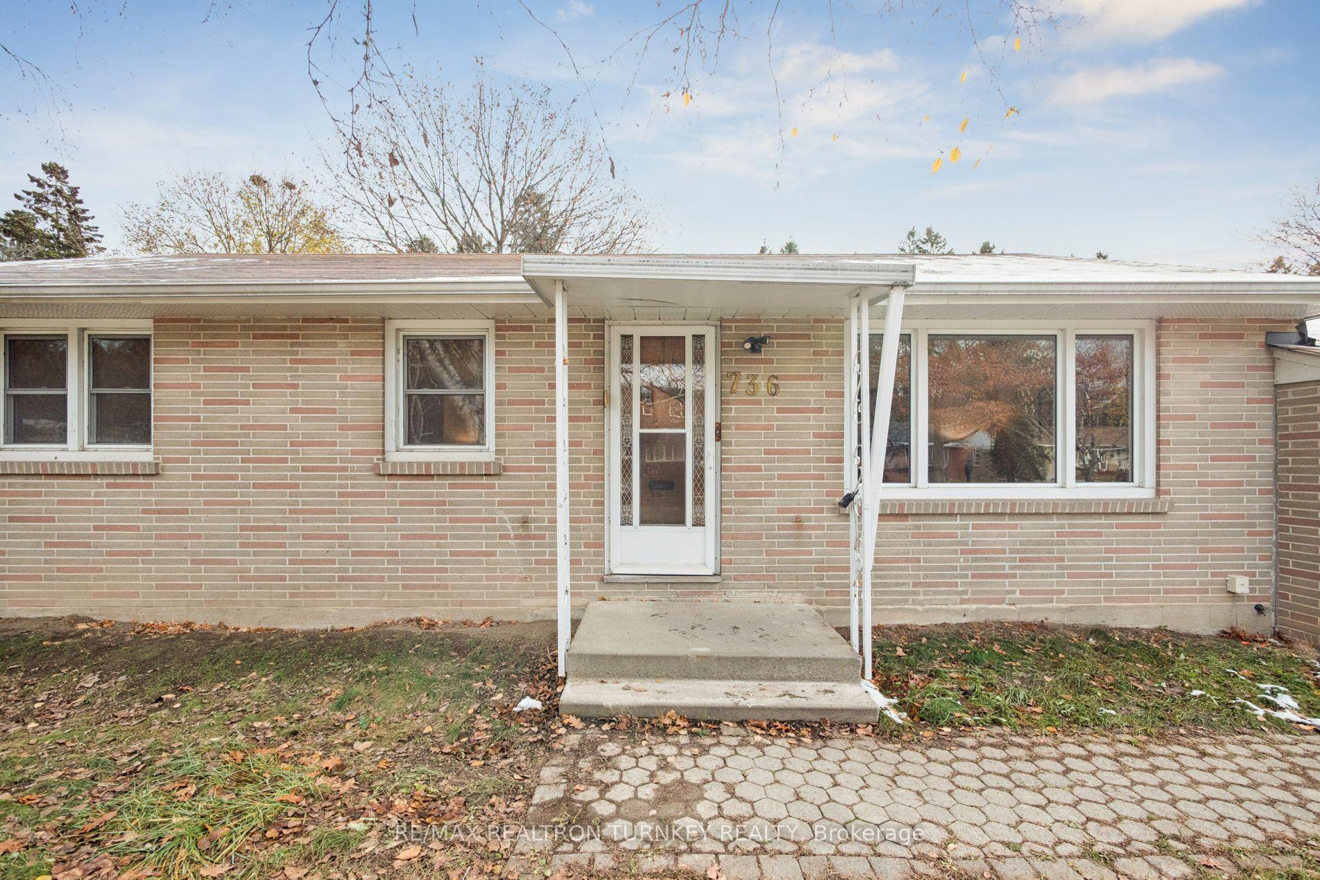 Photo 8 of 736 Grace Street, Newmarket, Gorham-College Manor — HOMEH