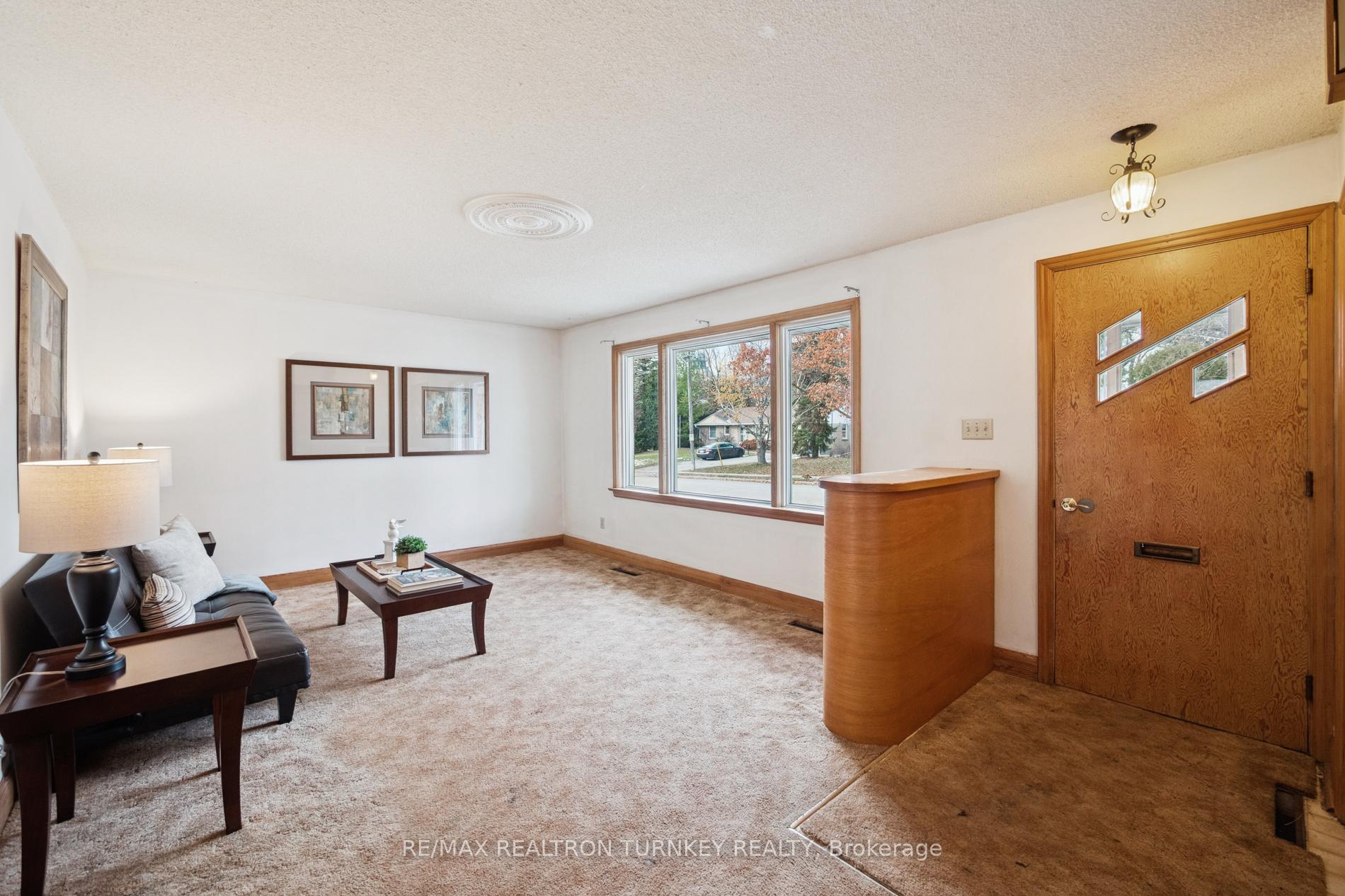 Photo 9 of 736 Grace Street, Newmarket, Gorham-College Manor — HOMEH