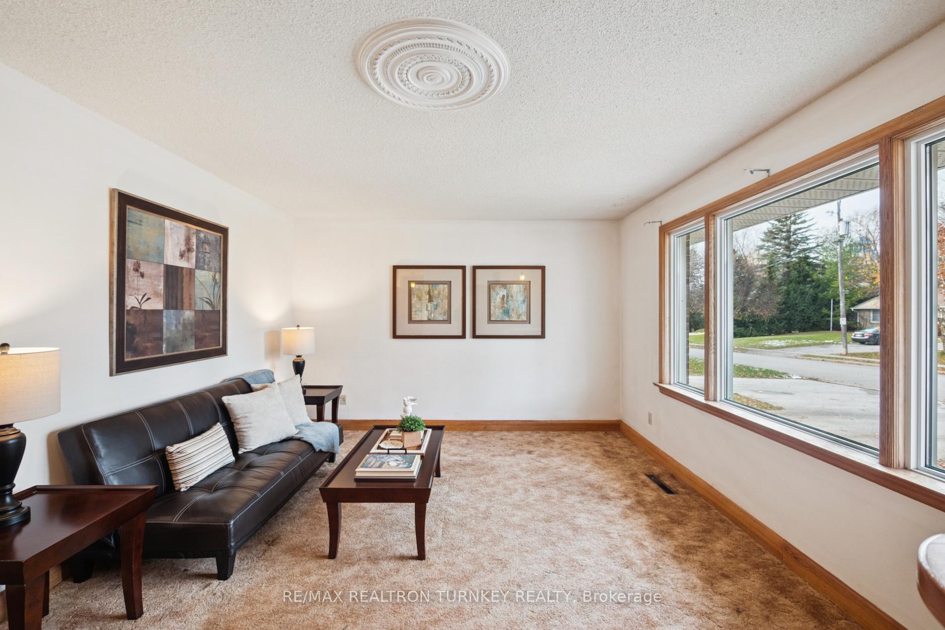 Photo 10 of 736 Grace Street, Newmarket, Gorham-College Manor — HOMEH