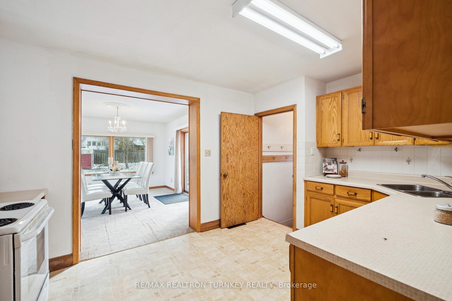 Photo 14 of 736 Grace Street, Newmarket, Gorham-College Manor — HOMEH