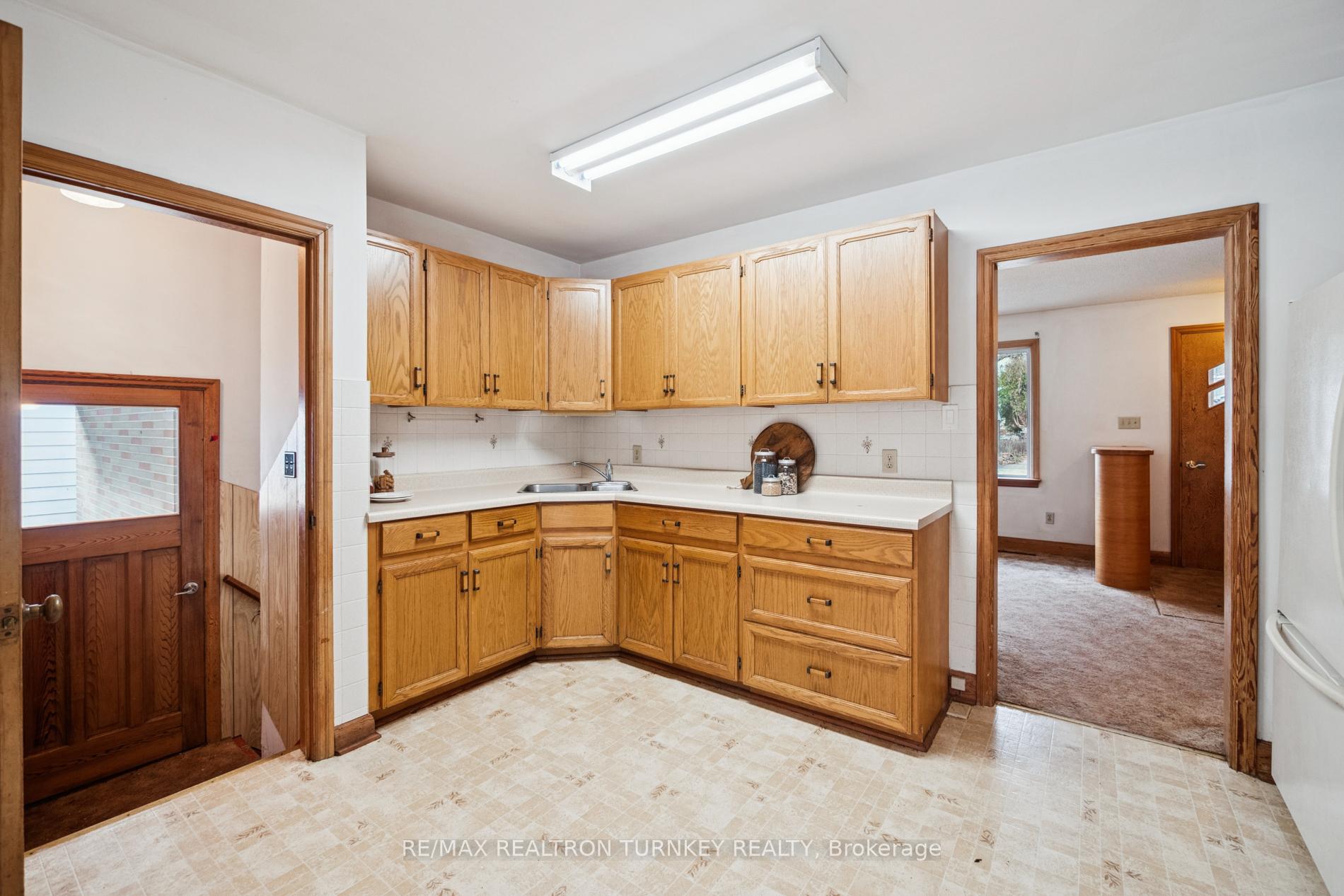 Photo 15 of 736 Grace Street, Newmarket, Gorham-College Manor — HOMEH