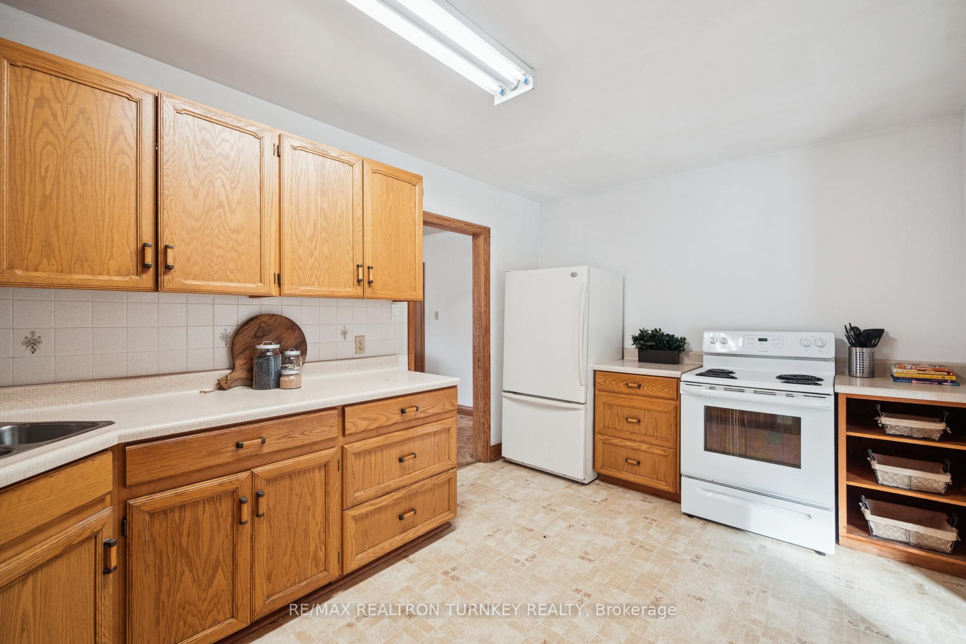 Photo 17 of 736 Grace Street, Newmarket, Gorham-College Manor — HOMEH