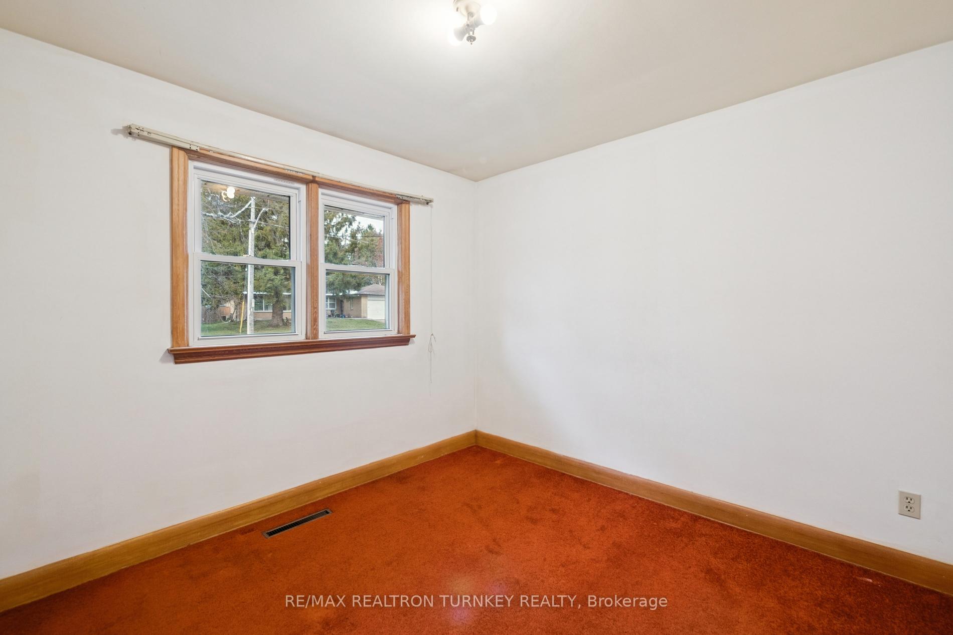 Photo 28 of 736 Grace Street, Newmarket, Gorham-College Manor — HOMEH