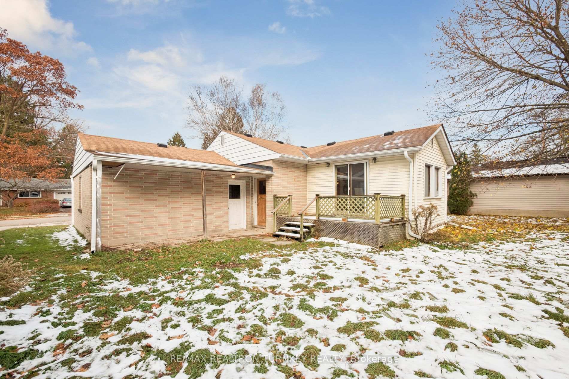 Photo 38 of 736 Grace Street, Newmarket, Gorham-College Manor — HOMEH