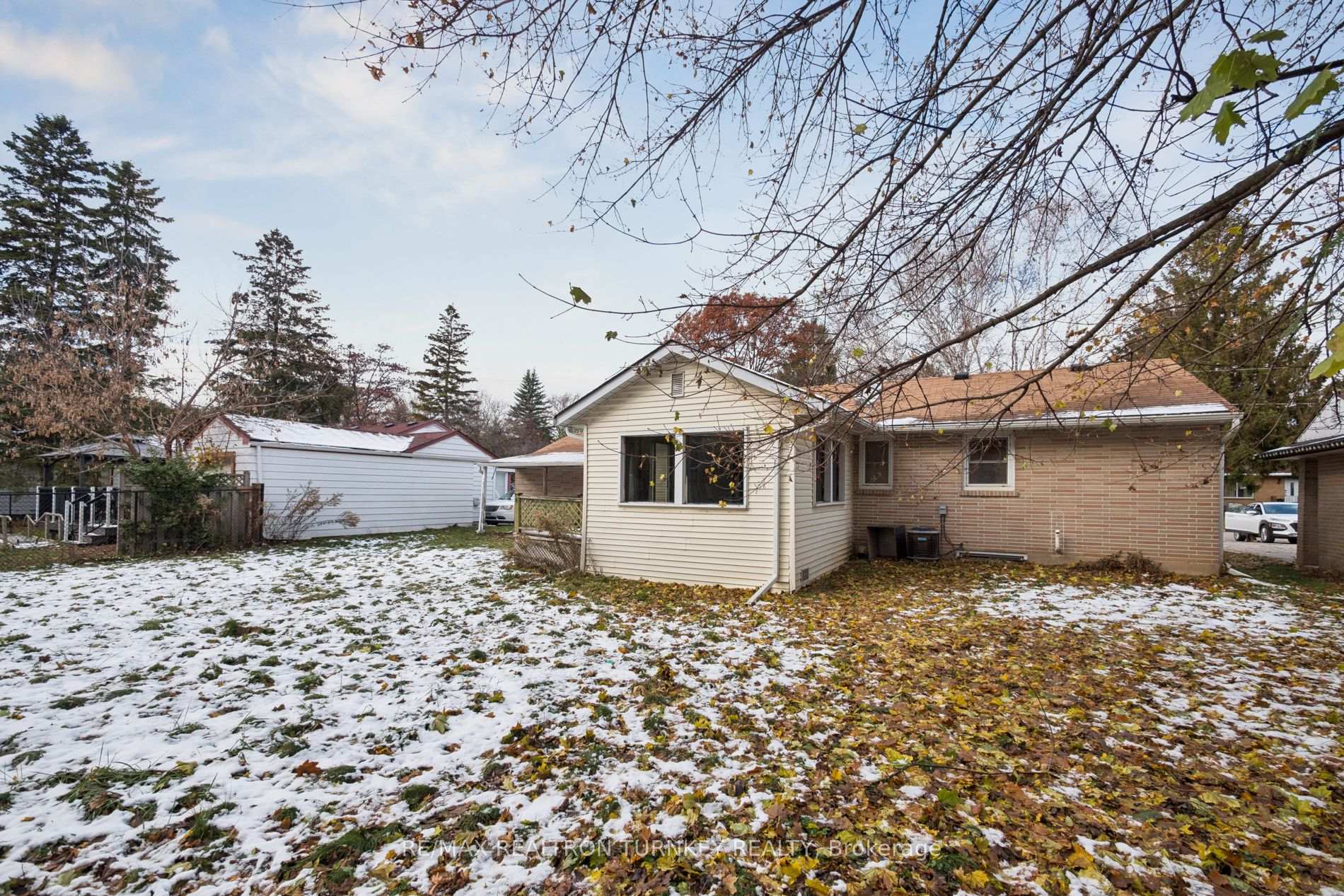 Photo 40 of 736 Grace Street, Newmarket, Gorham-College Manor — HOMEH