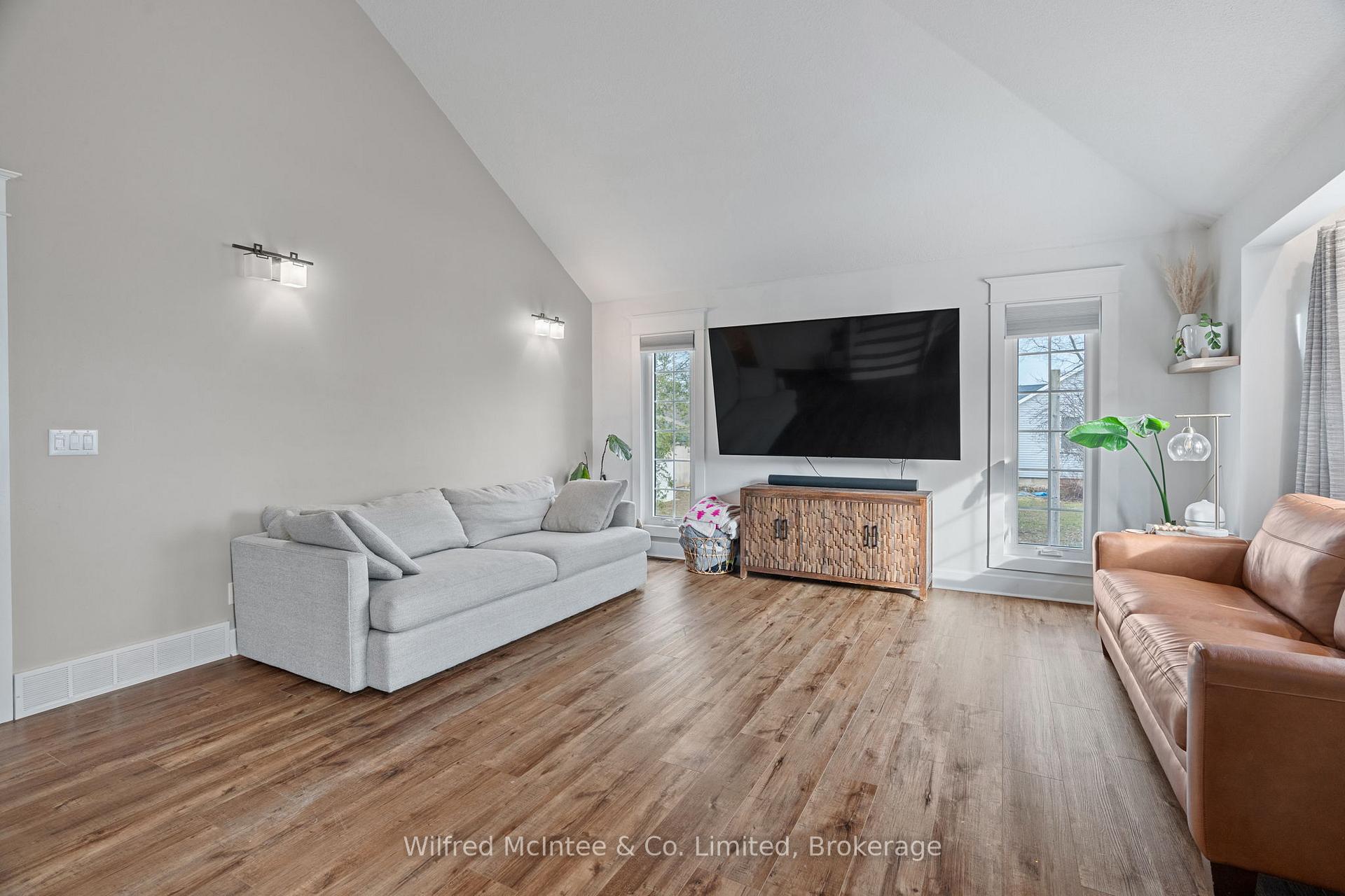 Photo 5 of 218 Wellington Street, North Huron, Blyth — HOMEH
