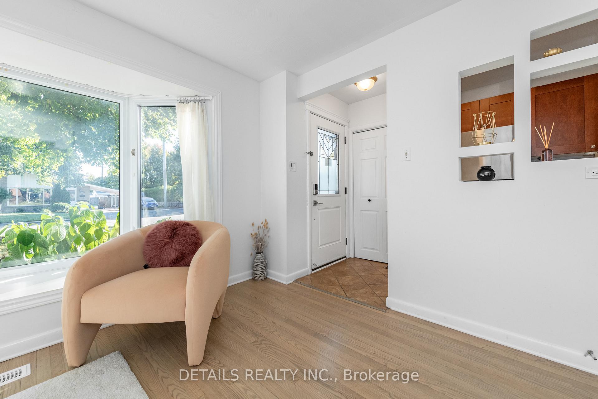 Photo 4 of 597 Clarke Avenue, Ottawa, Castle Heights/Rideau High — HOMEH