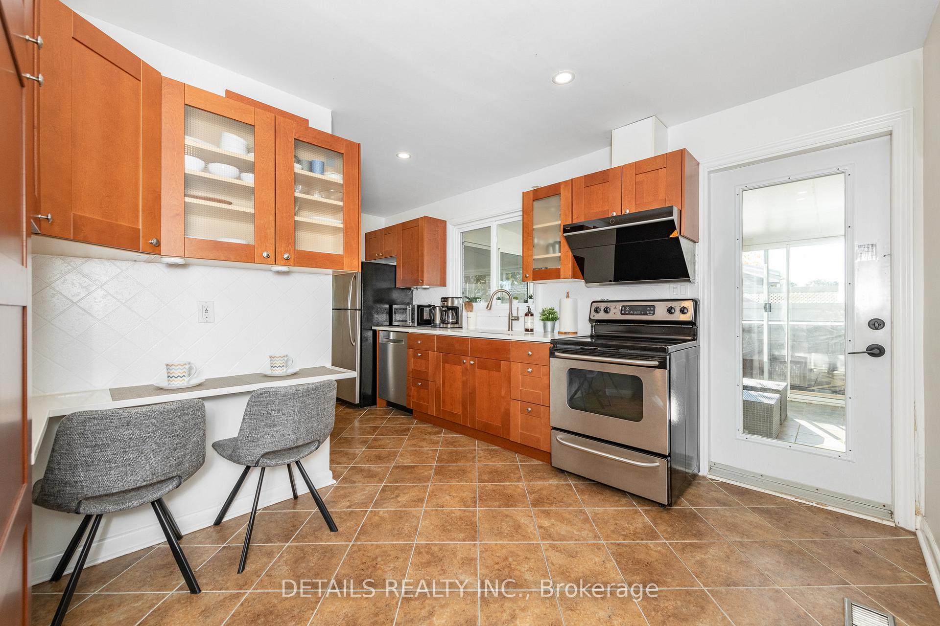 Photo 13 of 597 Clarke Avenue, Ottawa, Castle Heights/Rideau High — HOMEH