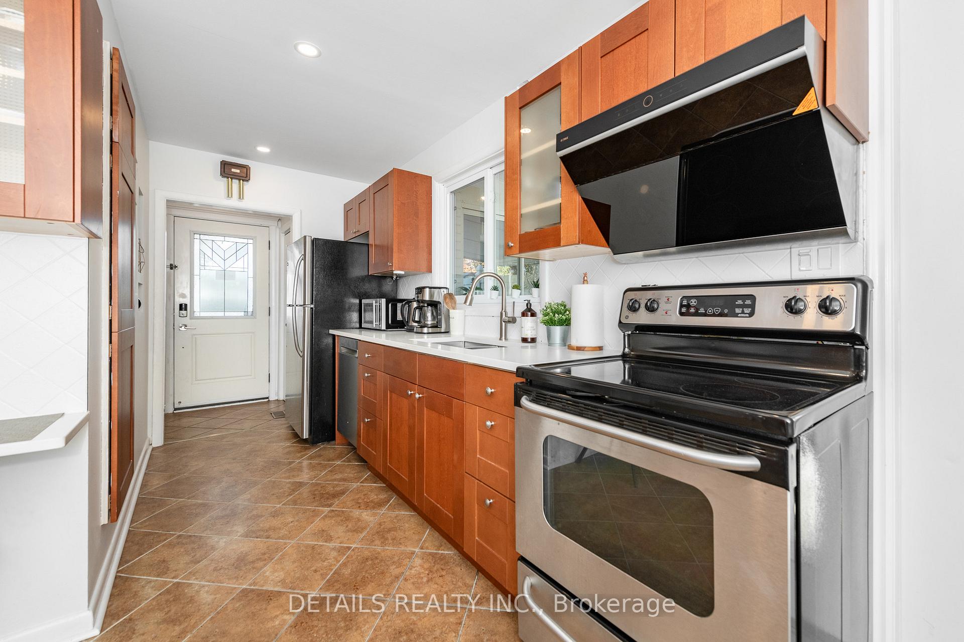 Photo 15 of 597 Clarke Avenue, Ottawa, Castle Heights/Rideau High — HOMEH