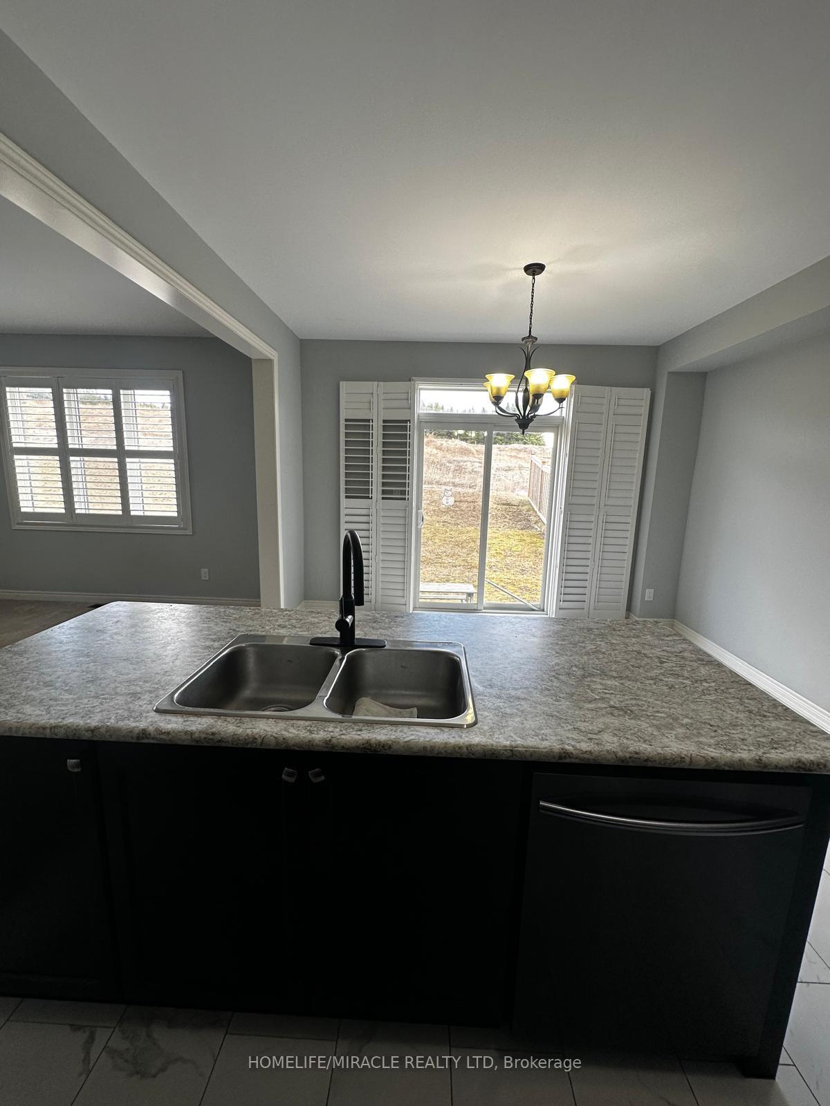 Photo 3 of 59 Sutcliffe Way, New Tecumseth, Alliston — HOMEH