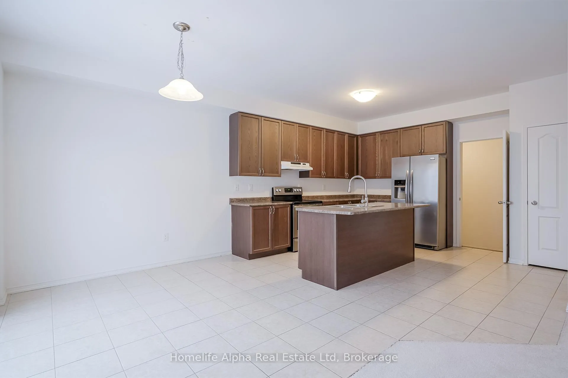 Photo 4 of 268 Cosgrove Drive, Oshawa, Windfields — HOMEH