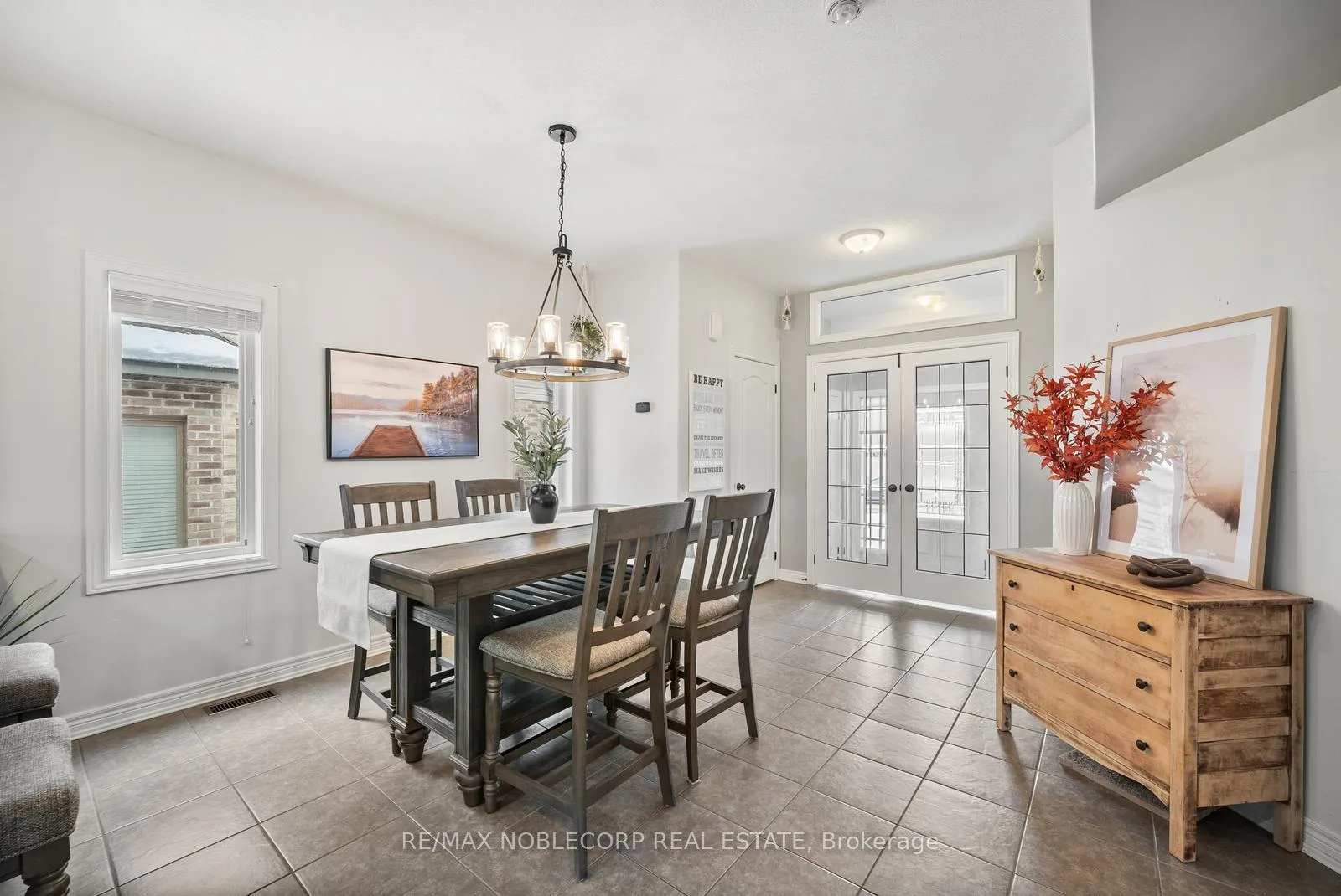 Photo 11 of 64 Carleton Trail, New Tecumseth, Beeton — HOMEH