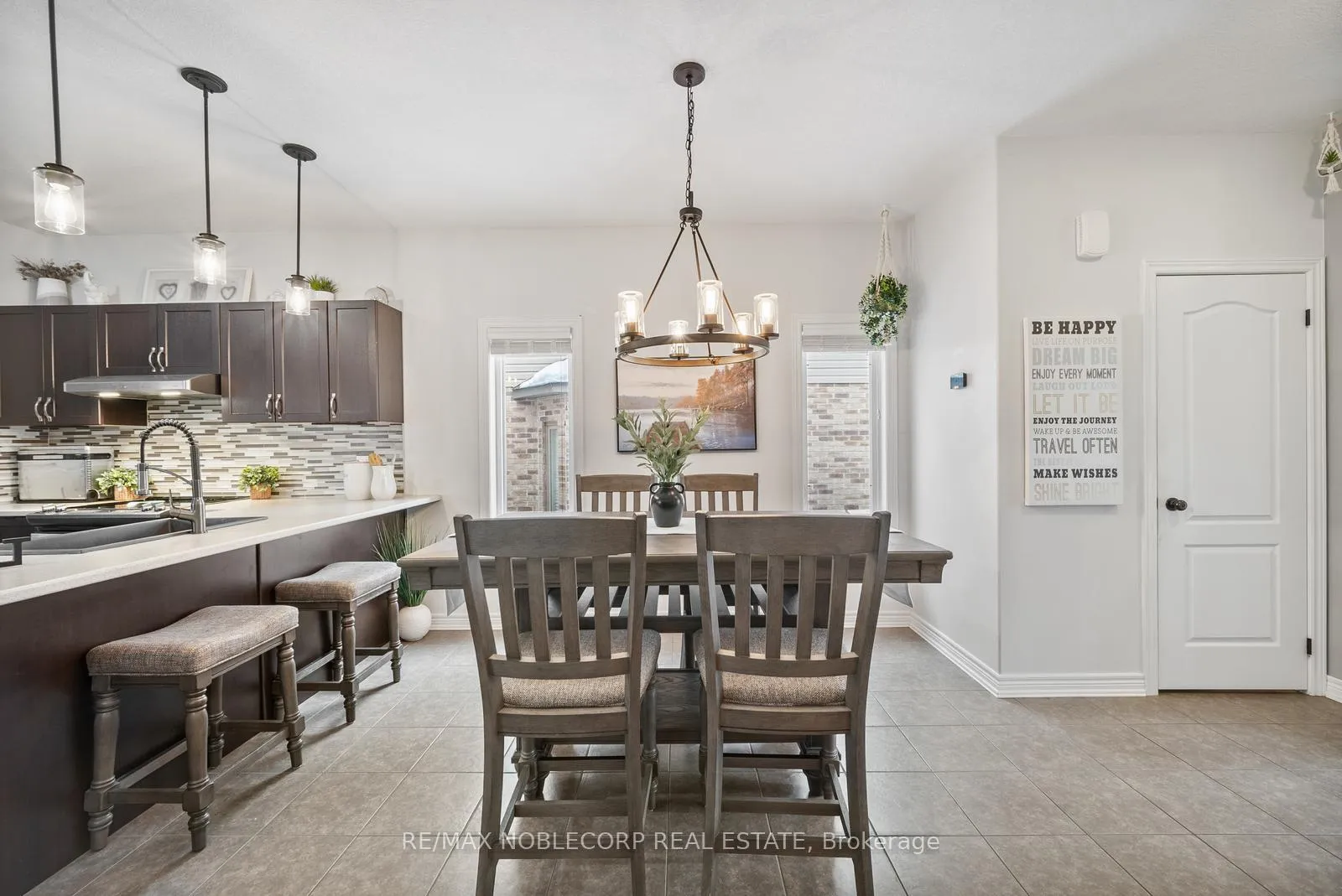 Photo 12 of 64 Carleton Trail, New Tecumseth, Beeton — HOMEH