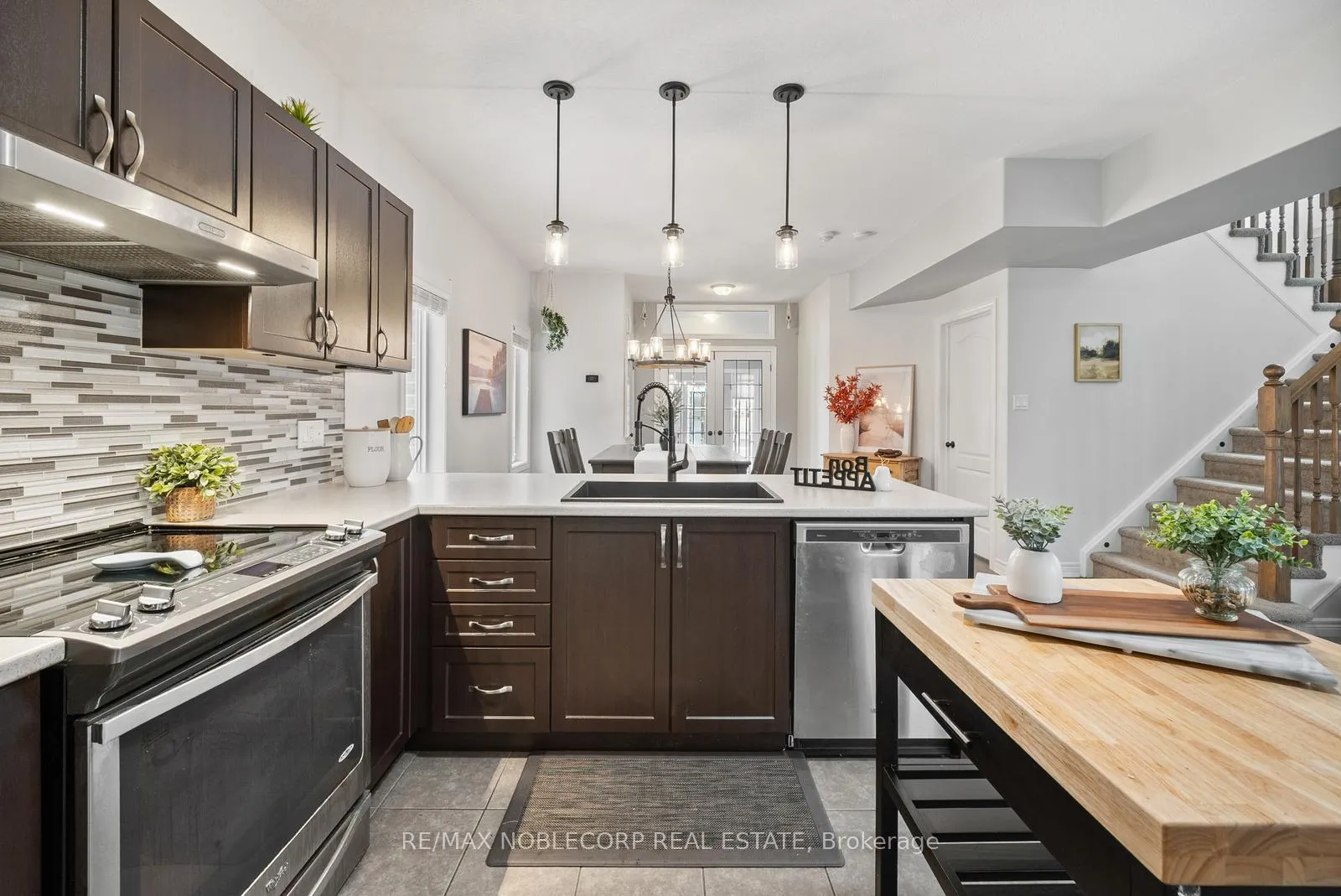 Photo 16 of 64 Carleton Trail, New Tecumseth, Beeton — HOMEH