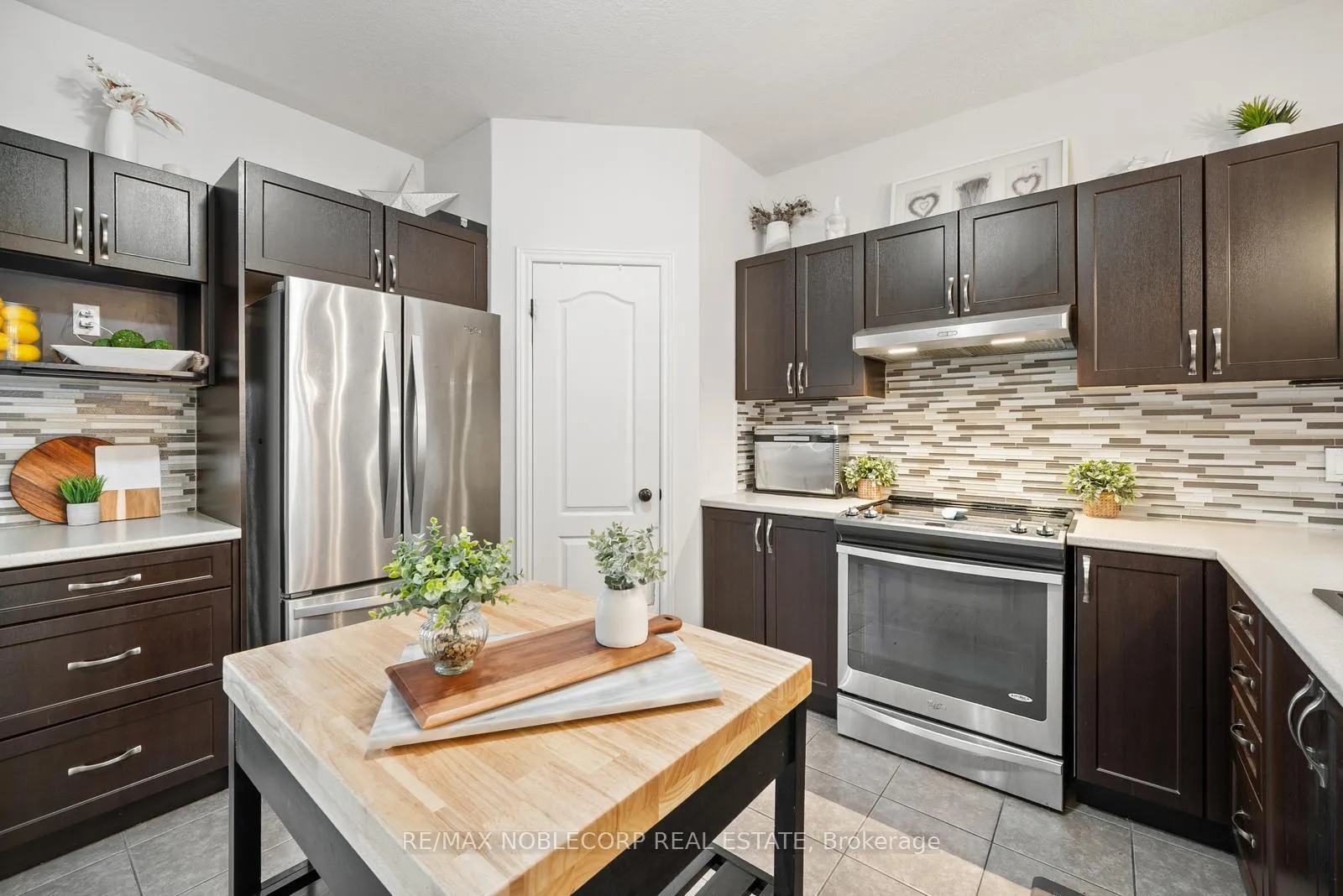 Photo 17 of 64 Carleton Trail, New Tecumseth, Beeton — HOMEH