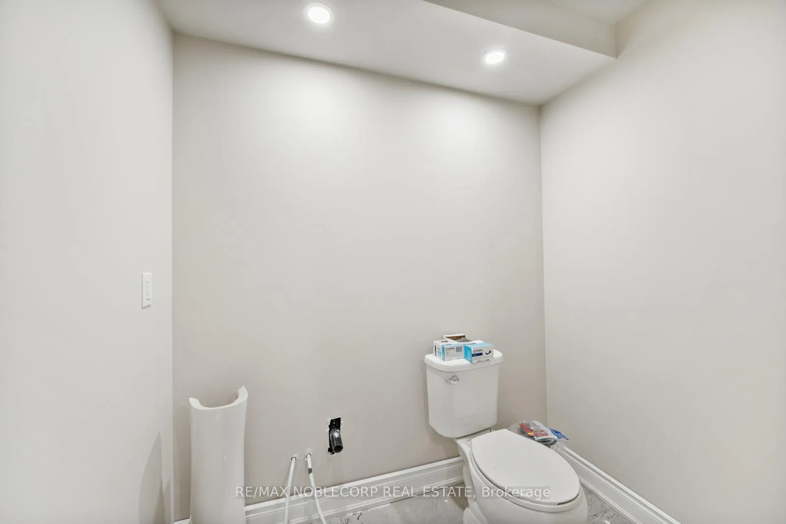 Photo 32 of 64 Carleton Trail, New Tecumseth, Beeton — HOMEH