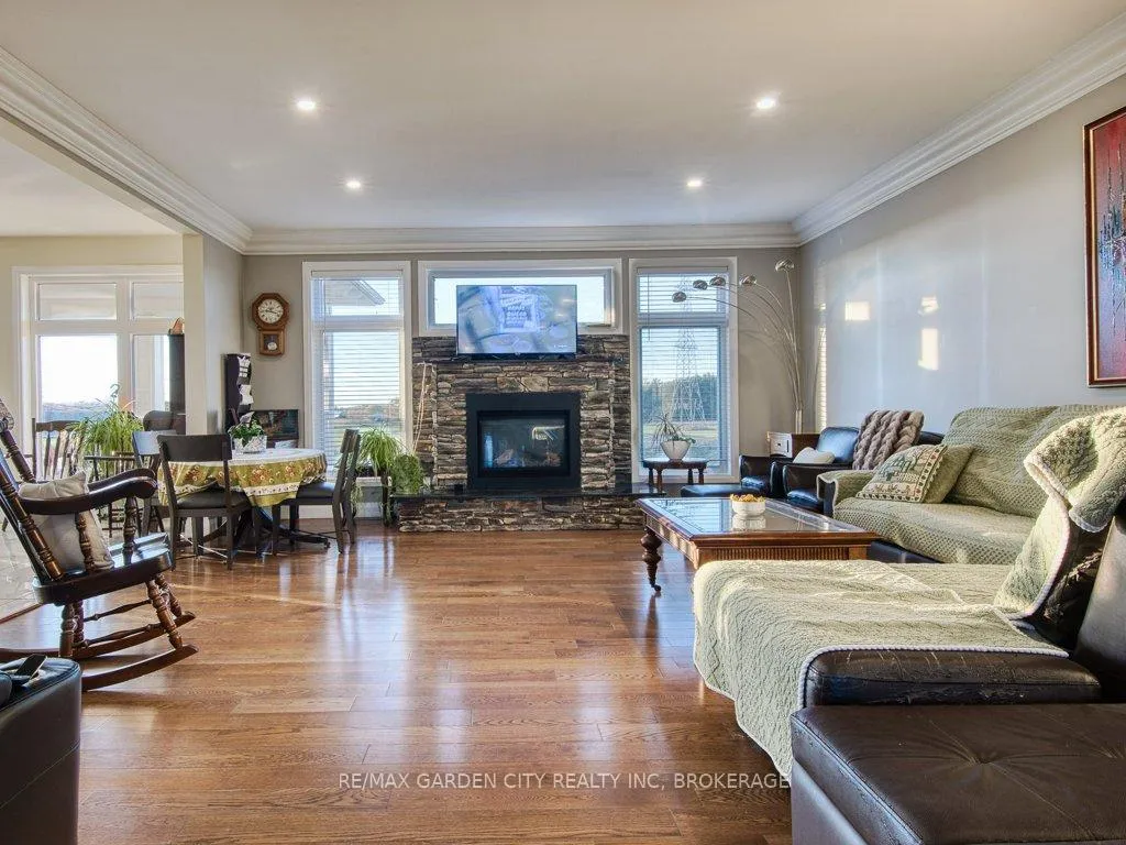 Photo 16 of 2400 Effingham Street, Pelham, North Pelham — HOMEH