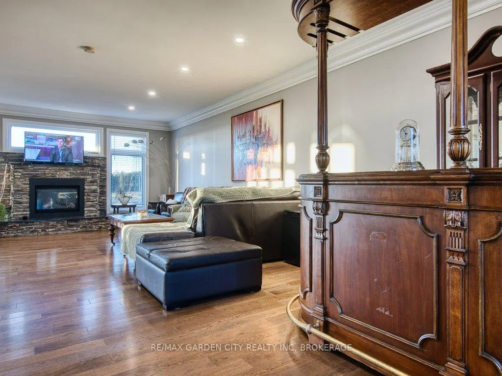 Photo 17 of 2400 Effingham Street, Pelham, North Pelham — HOMEH