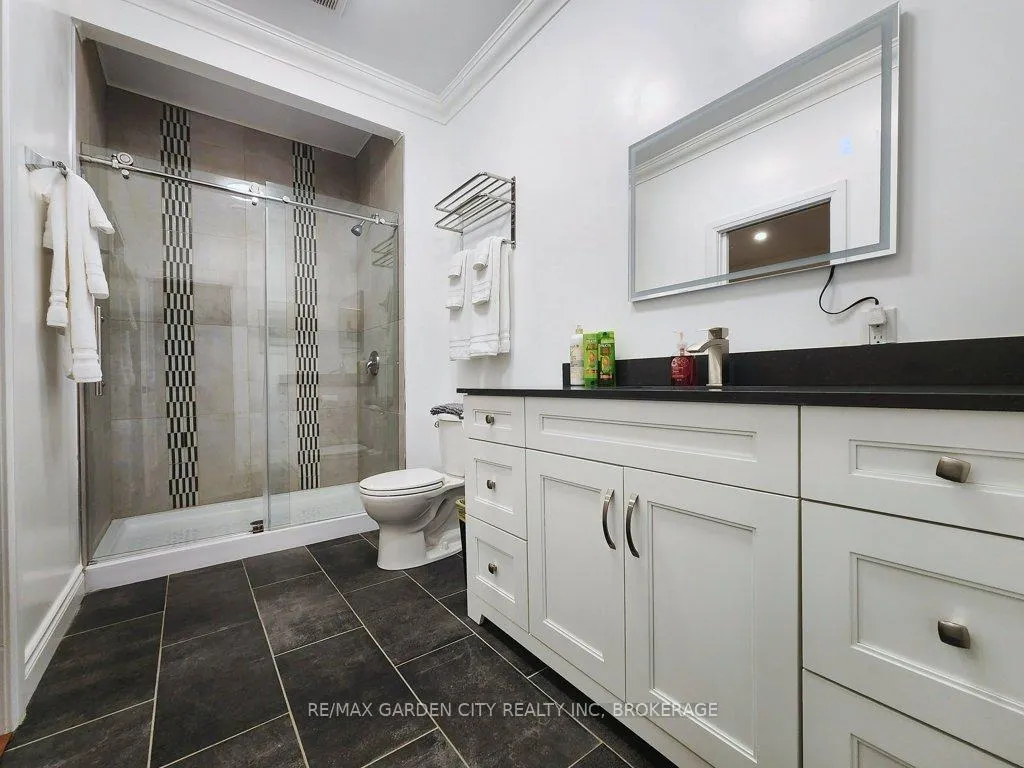 Photo 23 of 2400 Effingham Street, Pelham, North Pelham — HOMEH