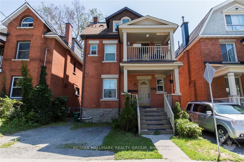 Front of Unit 1, 132 Flora Street W