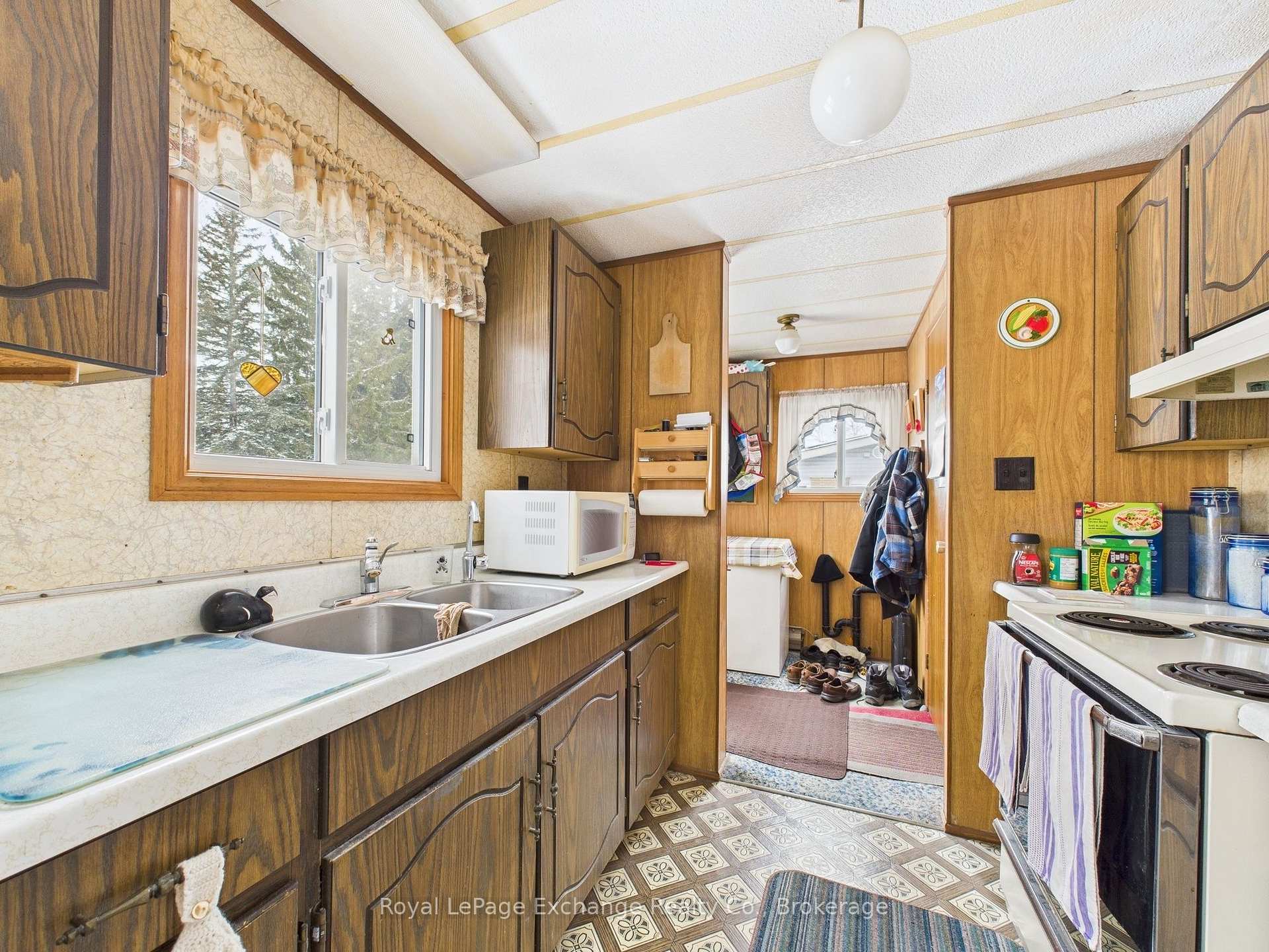 Photo 6 of 20 Moore Court, North Huron, Wingham — HOMEH