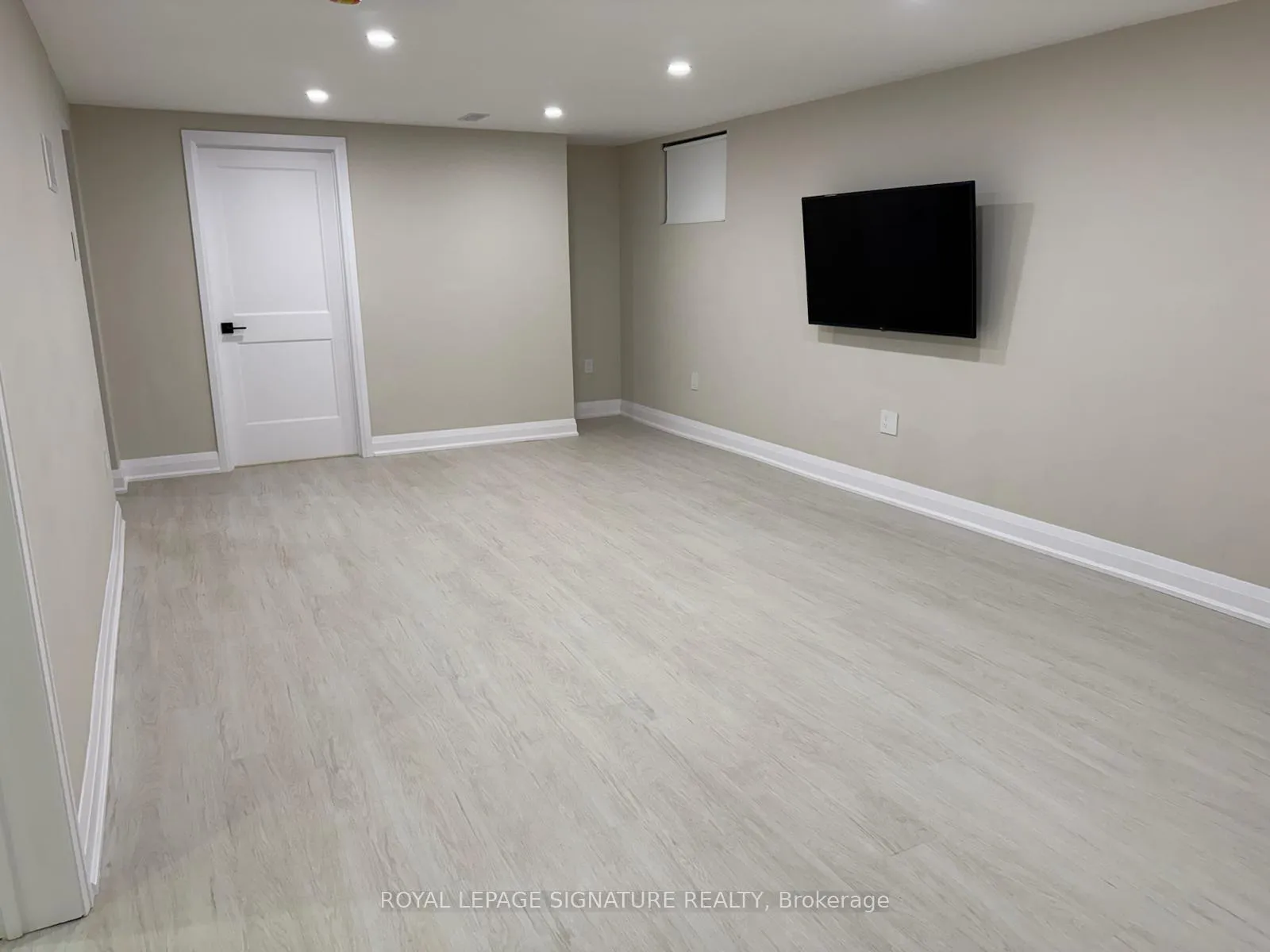 Front of Unit Lower, 357 Rossland Road E