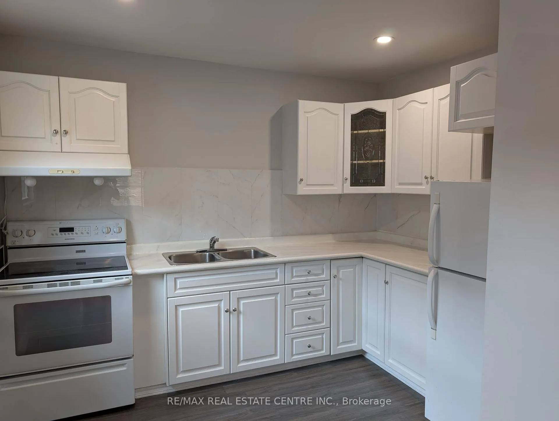 Photo 9 of 5145 Kitchener Street, Niagara Falls, Clifton Hill — HOMEH