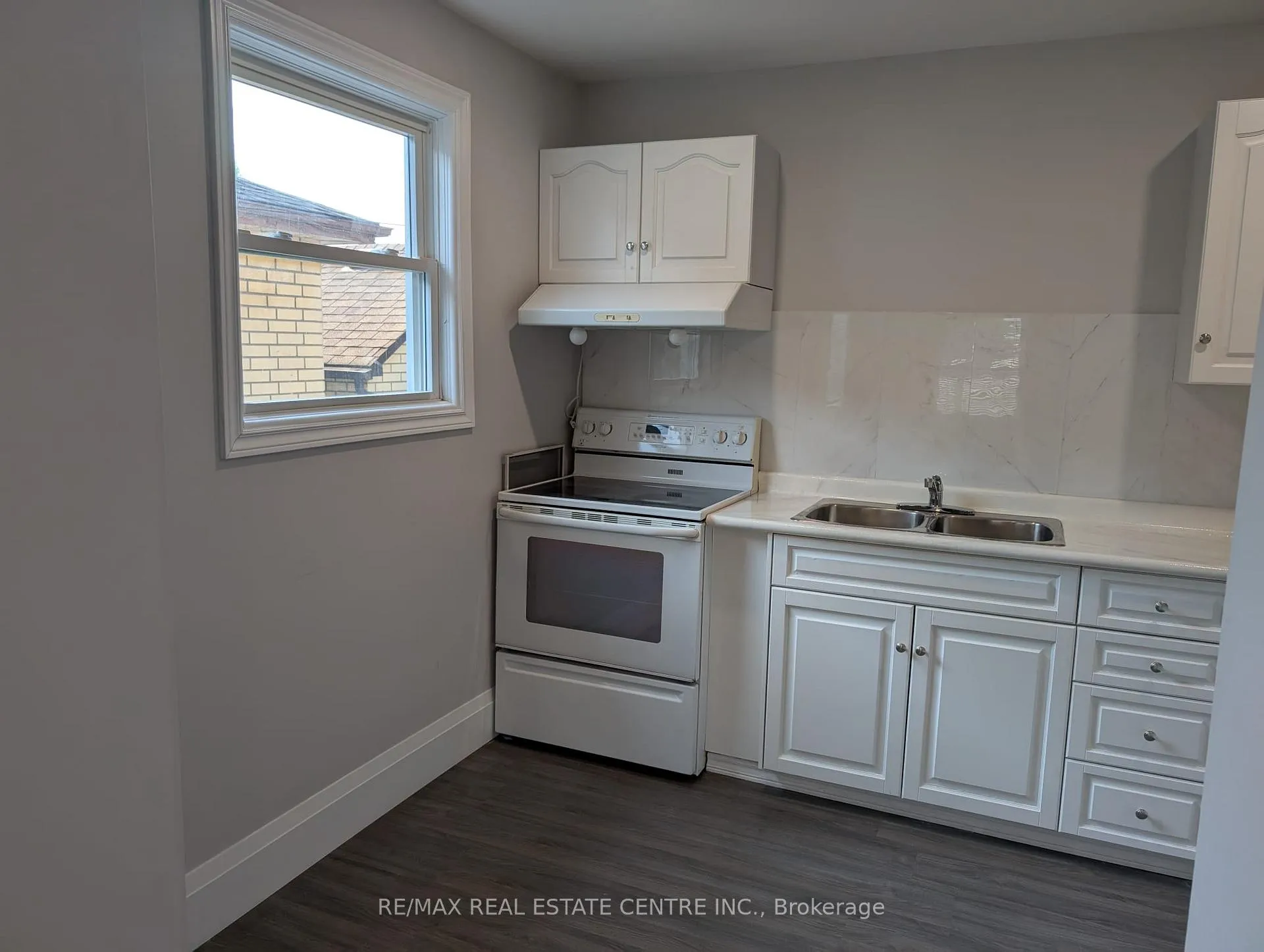 Photo 10 of 5145 Kitchener Street, Niagara Falls, Clifton Hill — HOMEH