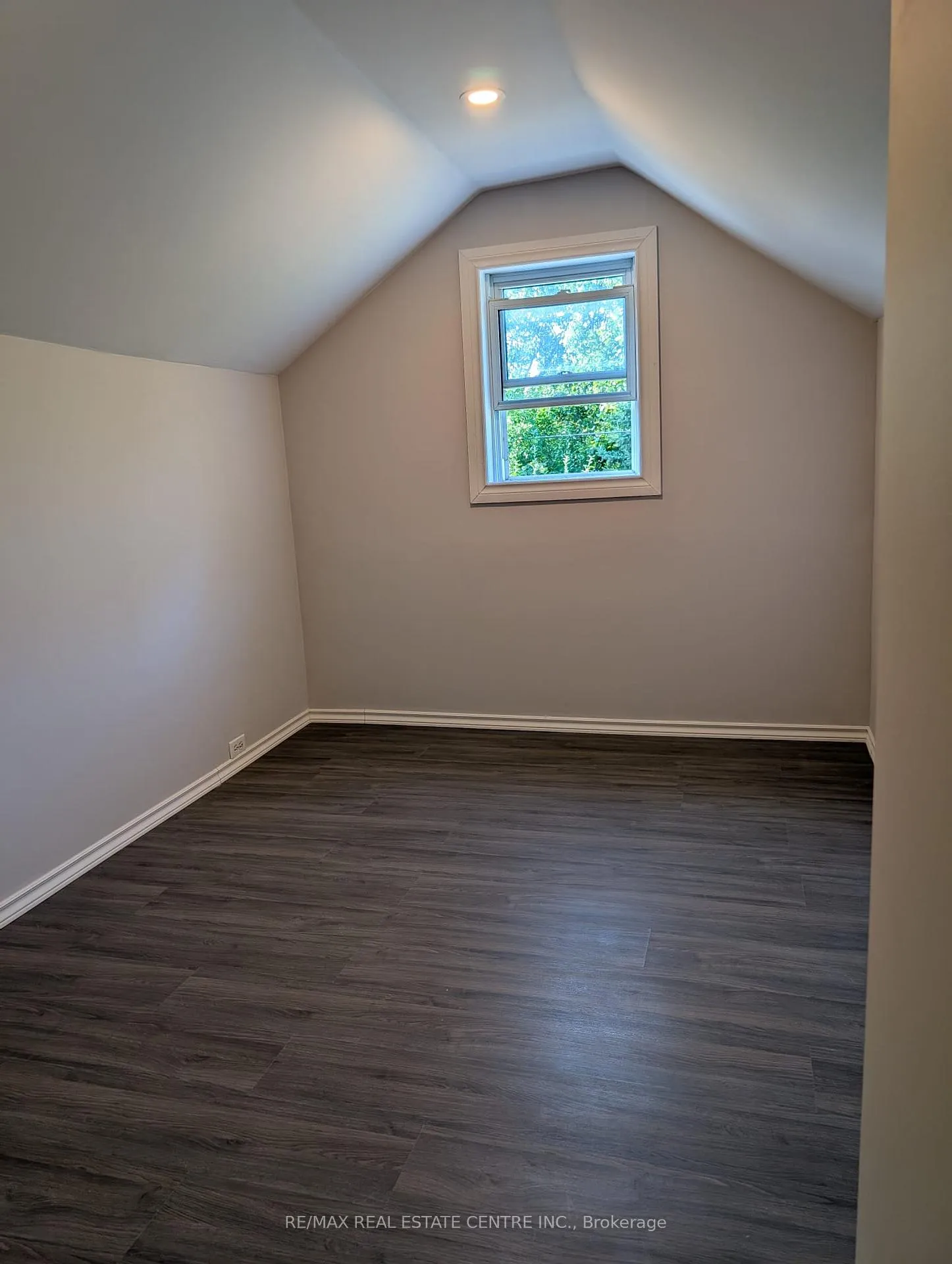 Photo 19 of 5145 Kitchener Street, Niagara Falls, Clifton Hill — HOMEH
