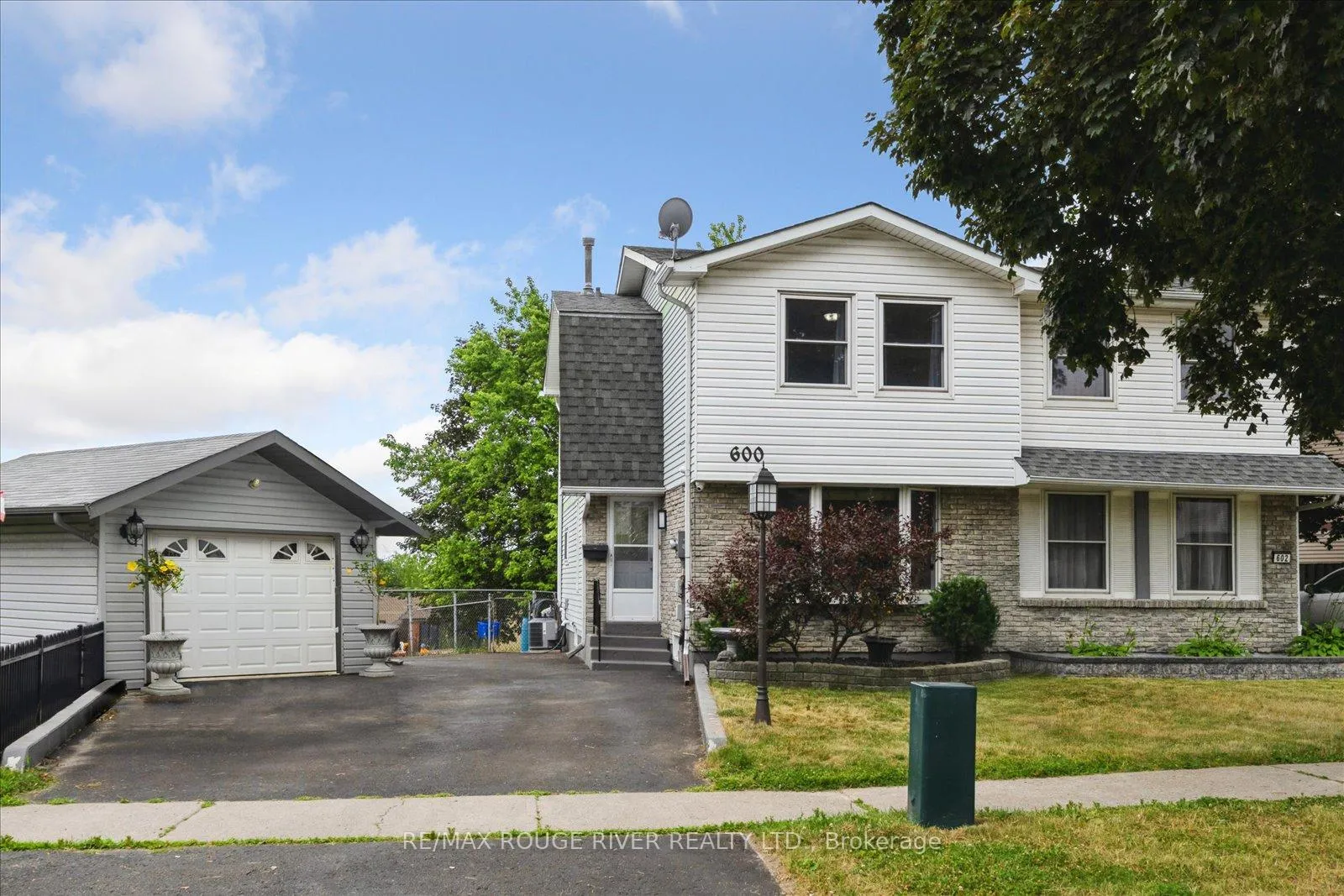 Photo 2 of 600 Galahad Drive, Oshawa, Eastdale — HOMEH