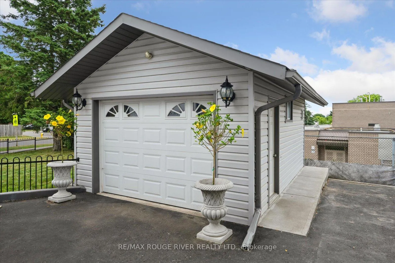 Photo 3 of 600 Galahad Drive, Oshawa, Eastdale — HOMEH
